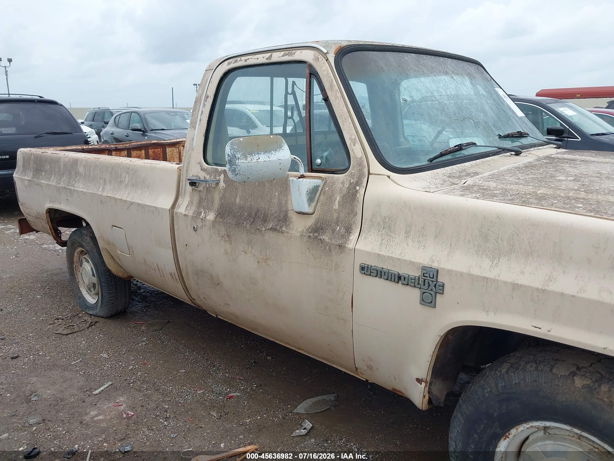 1985 Chevrolet C20   Желто-коричневый vin: 1GCGC24M1FS186742