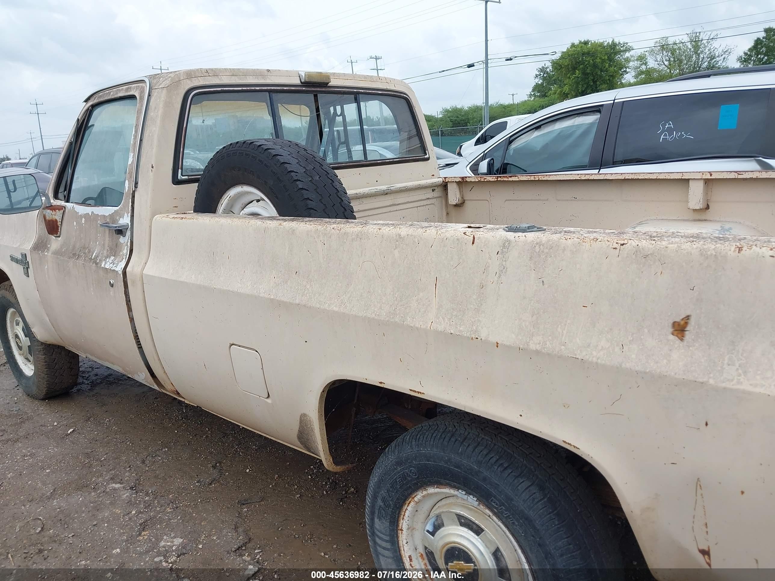 1985 Chevrolet C20   Желто-коричневый vin: 1GCGC24M1FS186742