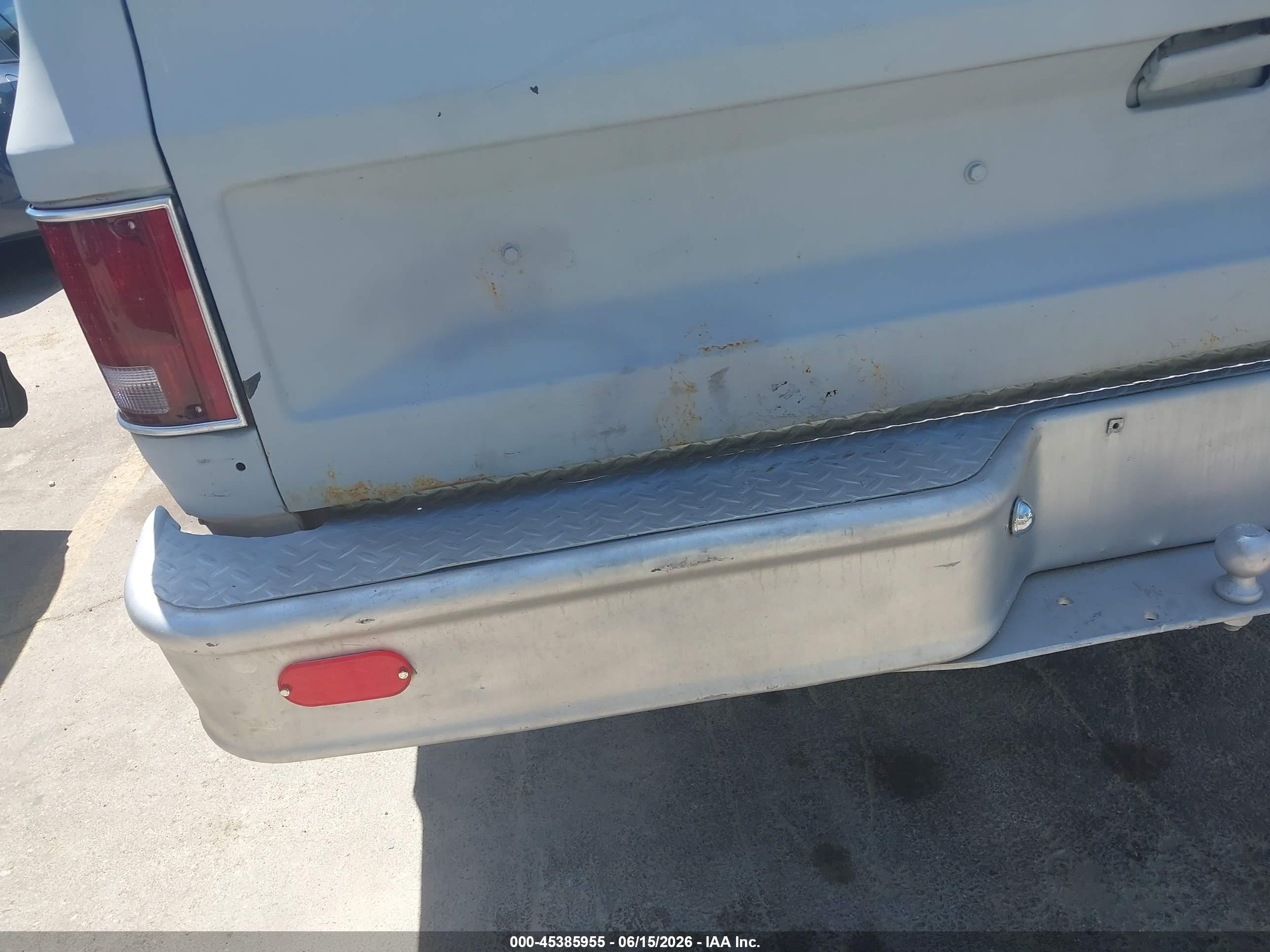 1984 Chevrolet C20   Серый vin: 1GCGC24M3EJ175469