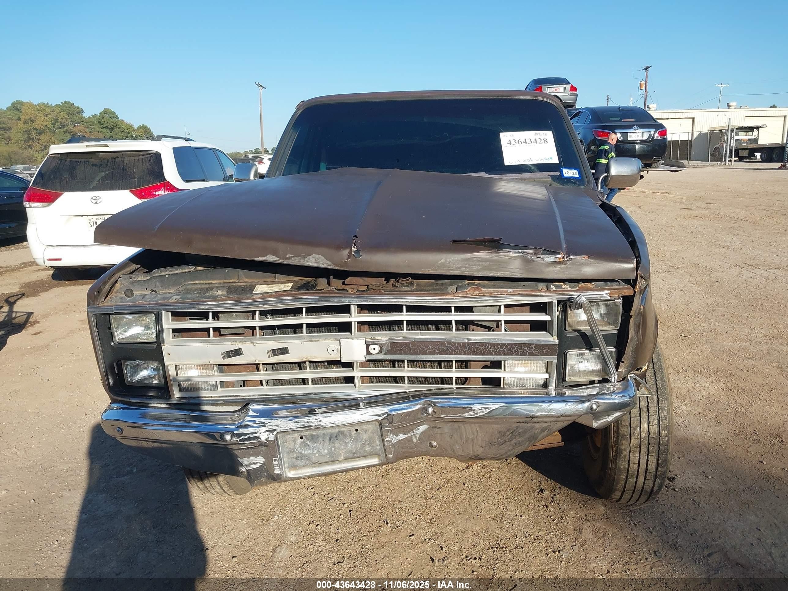 1985 Chevrolet C20   Коричневый vin: 1GCGC24M4FF436581