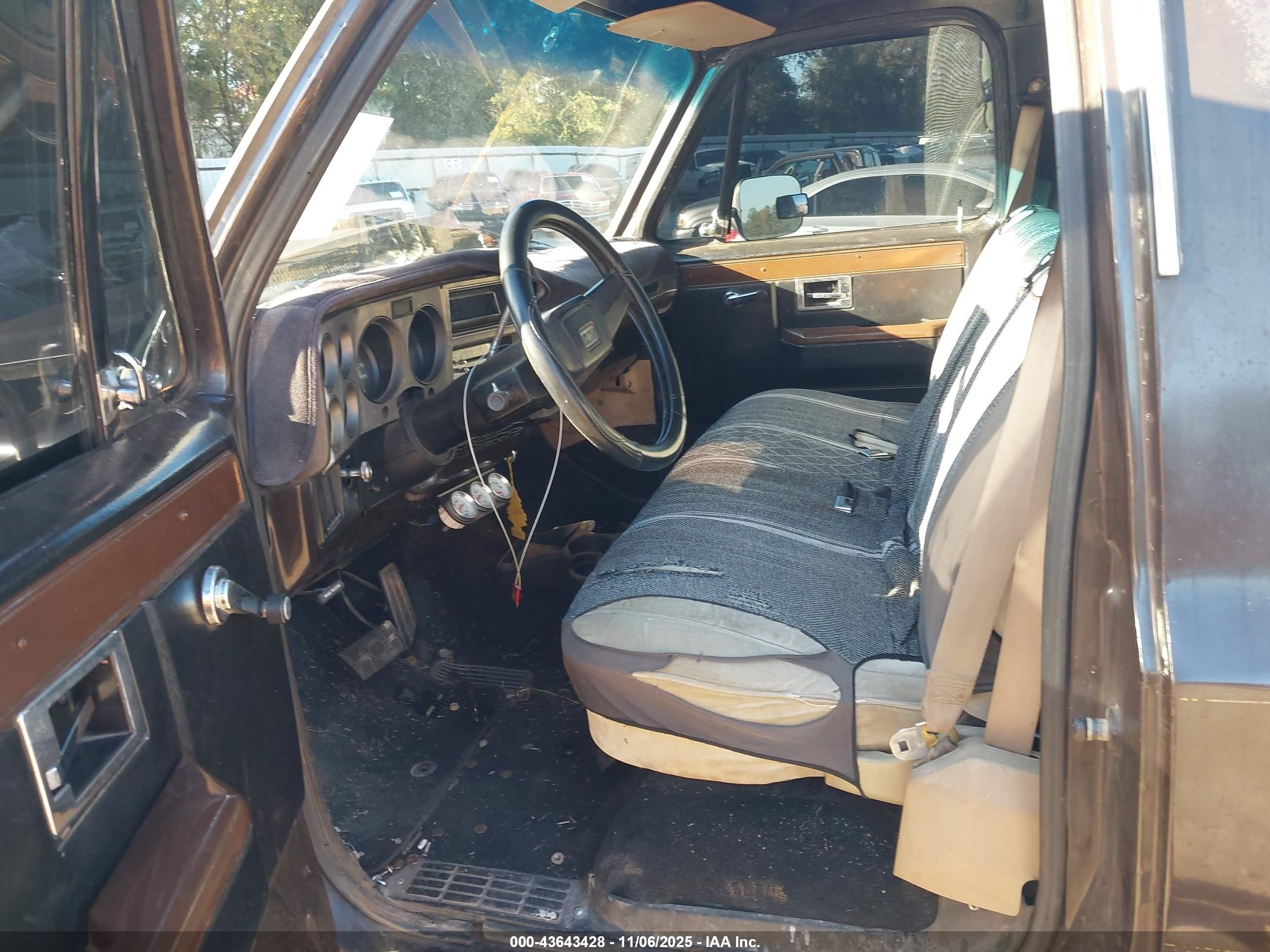 1985 Chevrolet C20   Коричневый vin: 1GCGC24M4FF436581