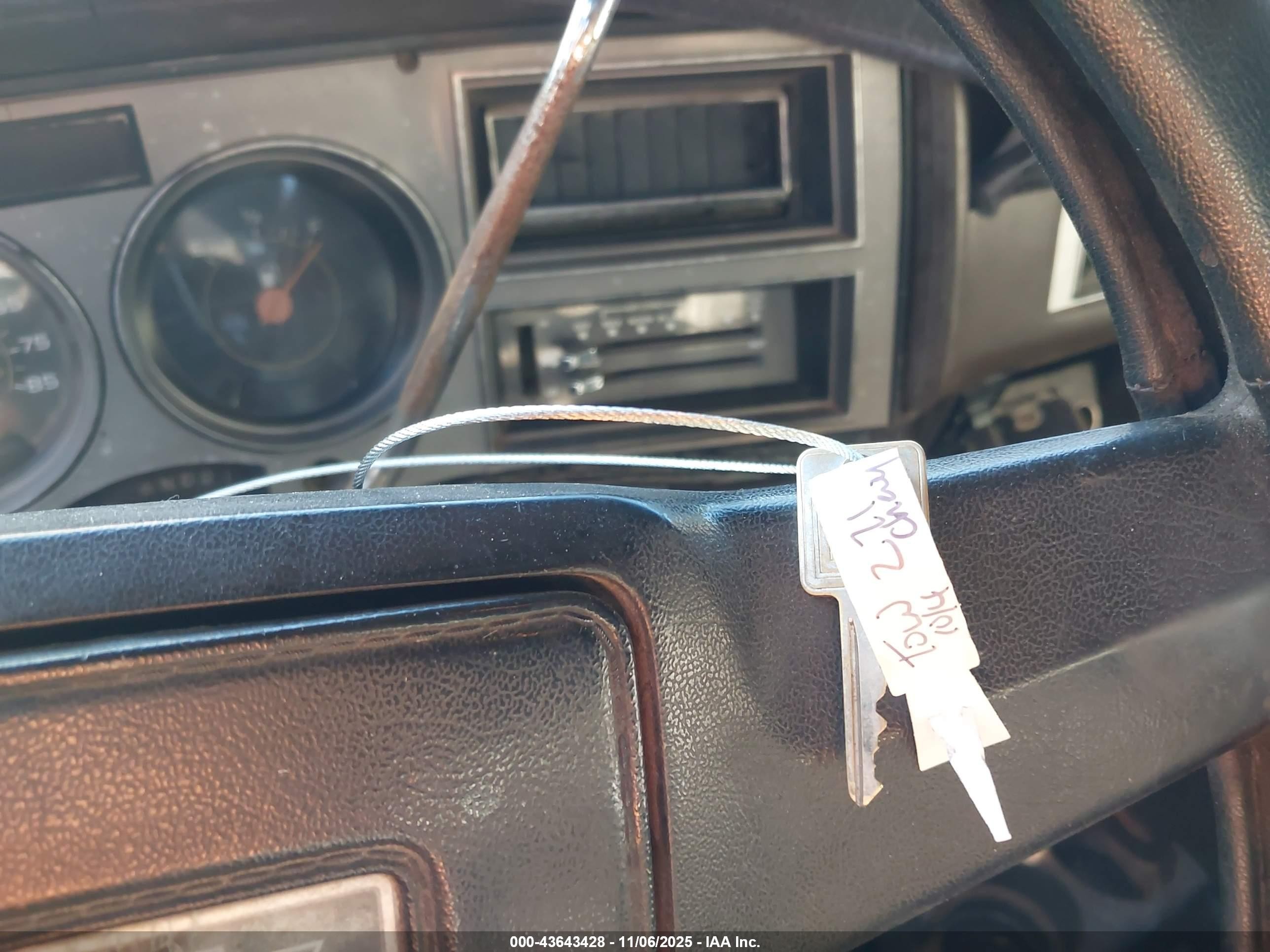 1985 Chevrolet C20   Коричневый vin: 1GCGC24M4FF436581