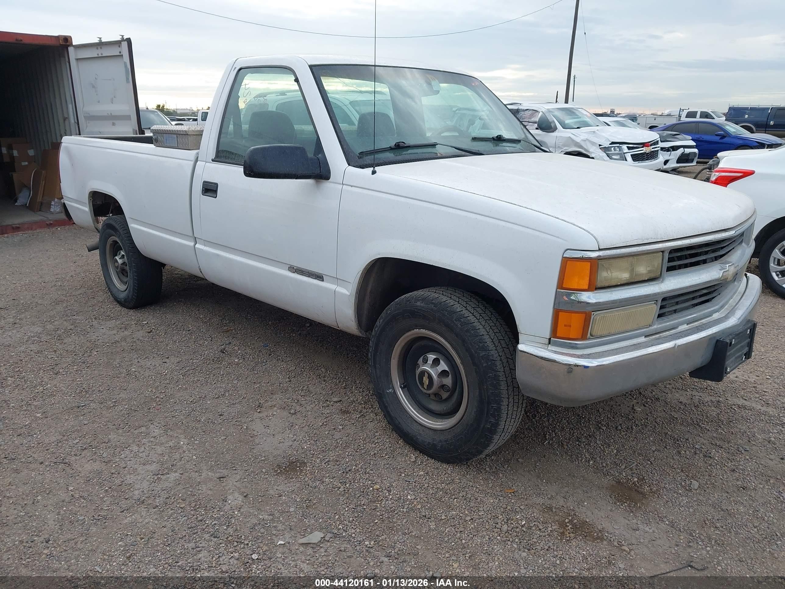 2000 Chevrolet C2500   White vin: 1GCGC24R0YR171624