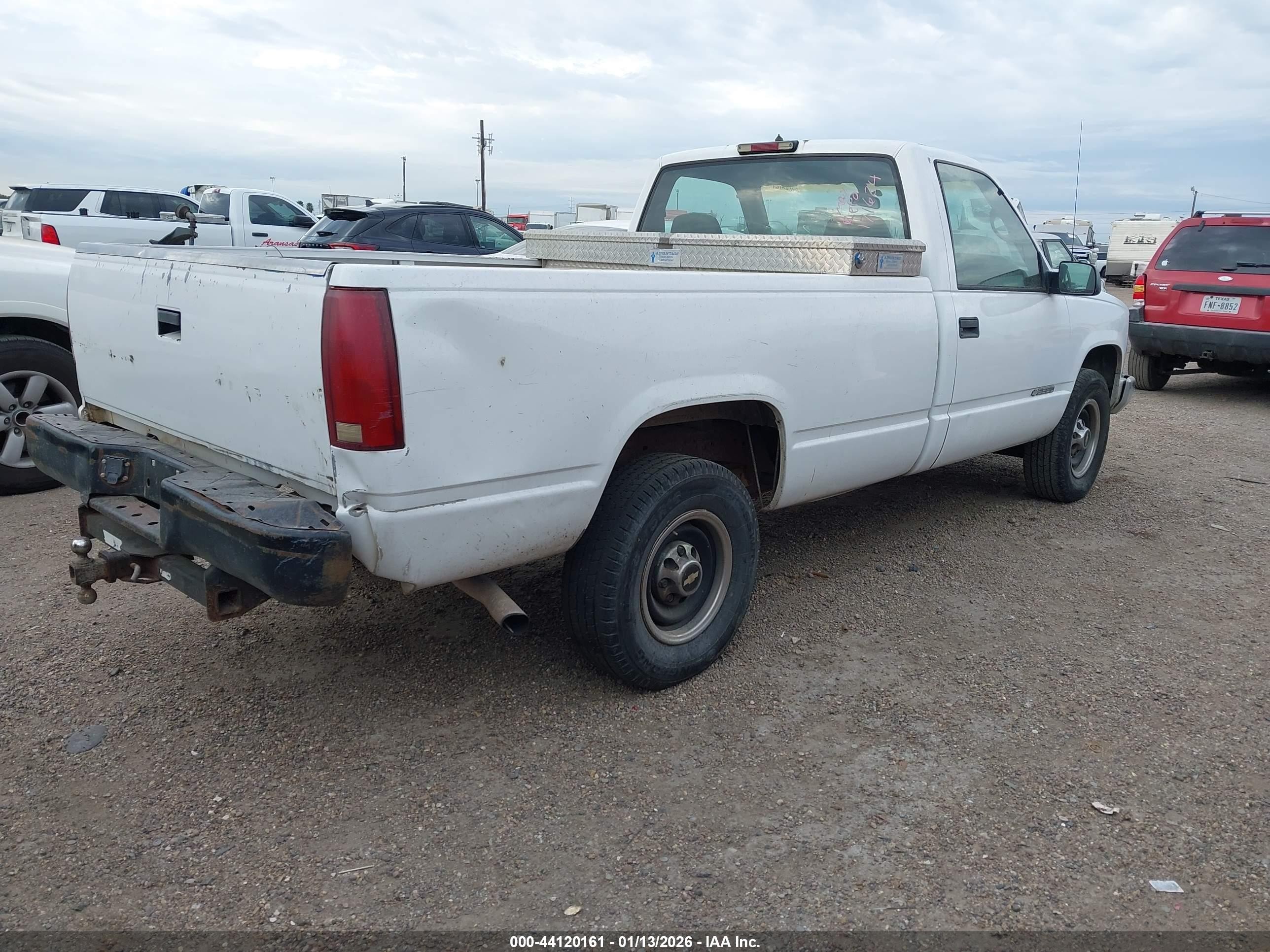 2000 Chevrolet C2500   Белый vin: 1GCGC24R0YR171624