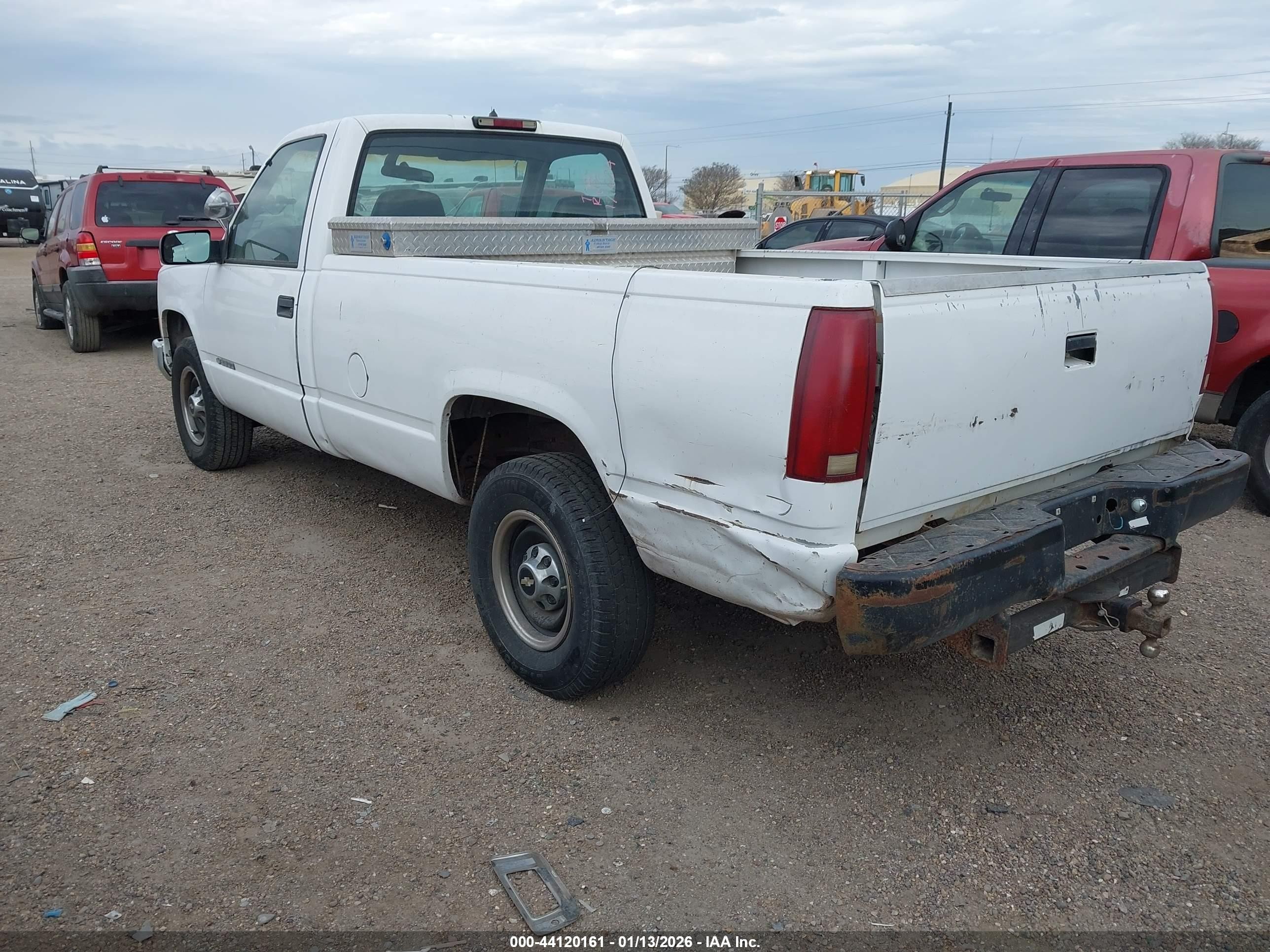 2000 Chevrolet C2500   Белый vin: 1GCGC24R0YR171624