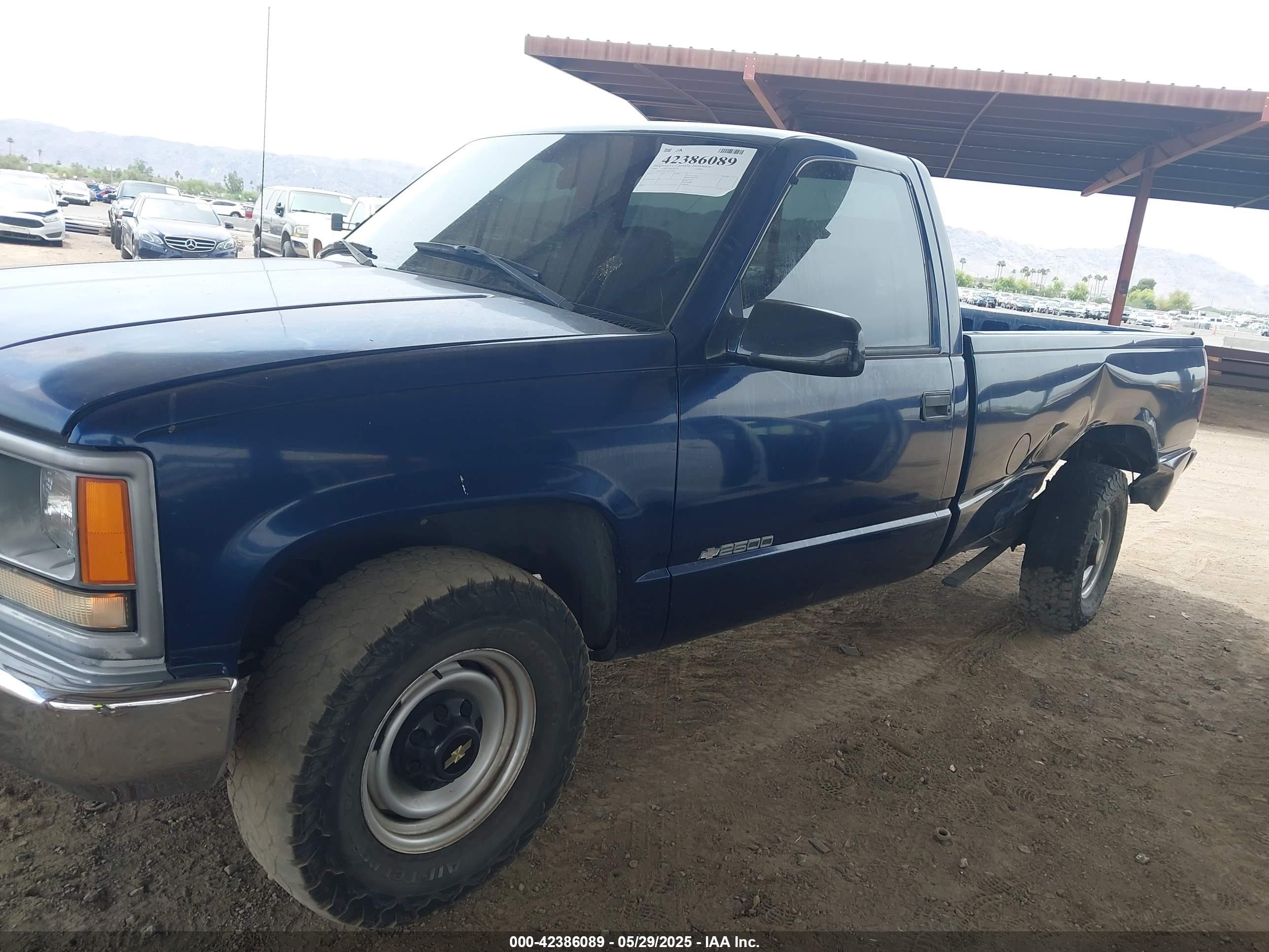 2000 Chevrolet Gmt-400   Blue vin: 1GCGC24R1YR112498