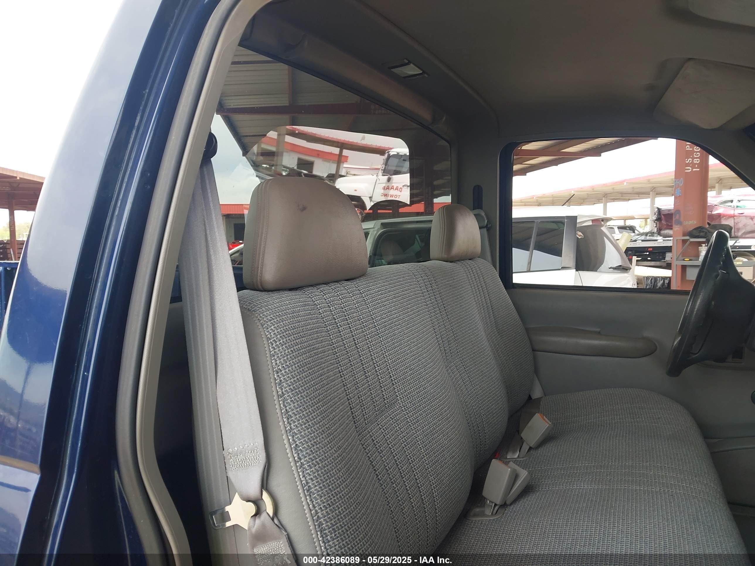 2000 Chevrolet Gmt-400   Blue vin: 1GCGC24R1YR112498