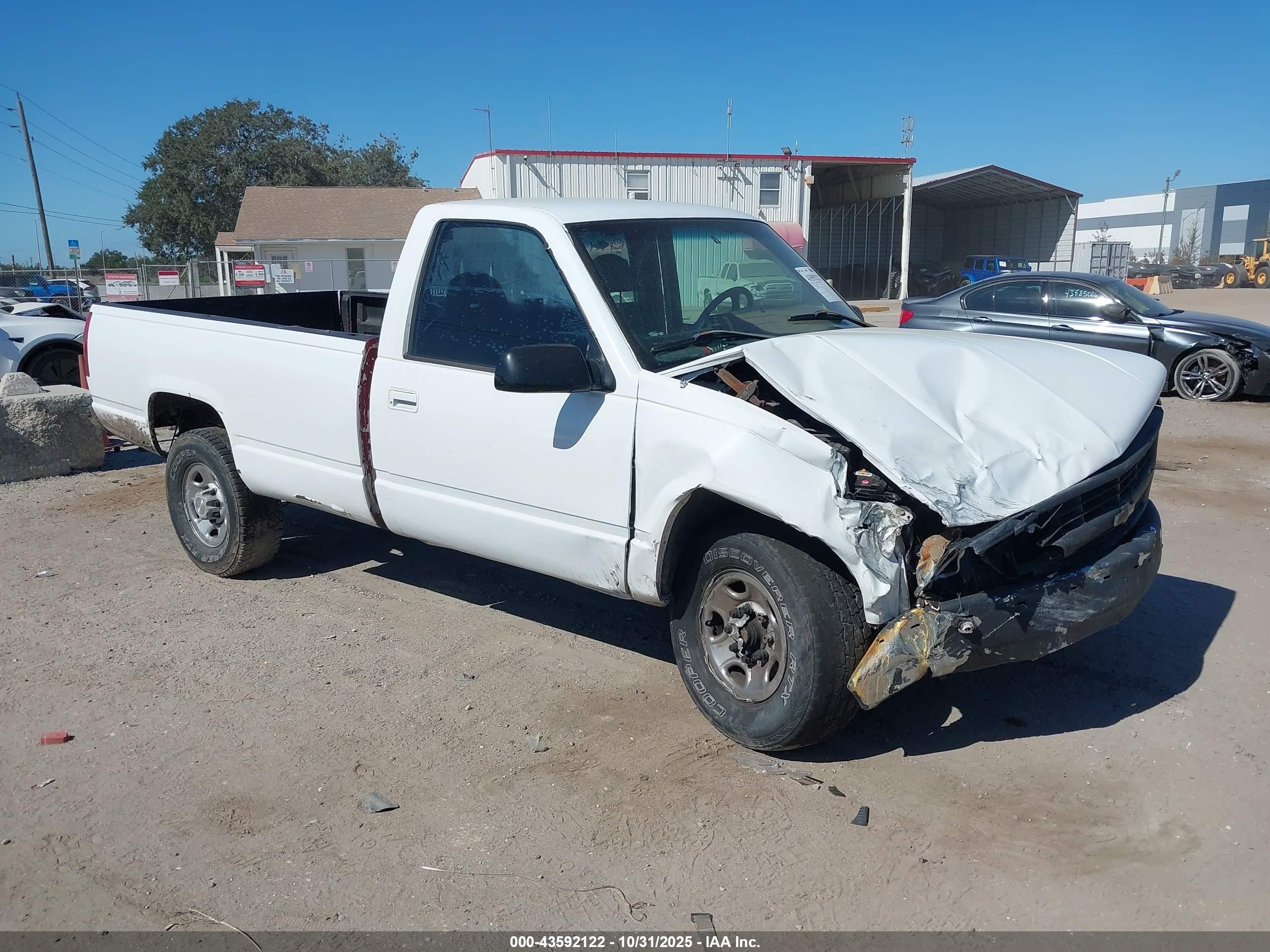 2000 Chevrolet C2500   White vin: 1GCGC24R4YR199409