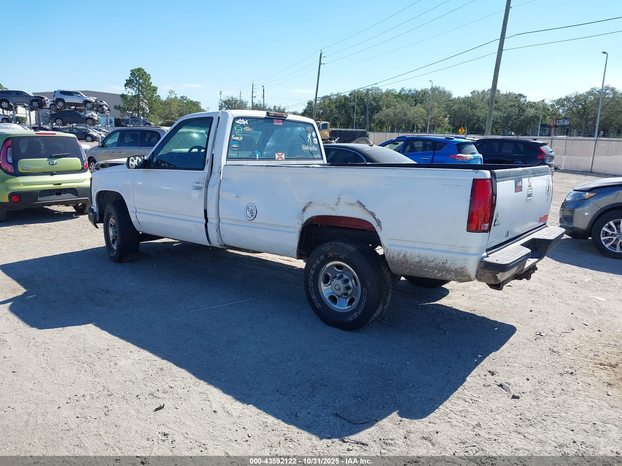 2000 Chevrolet C2500   White vin: 1GCGC24R4YR199409