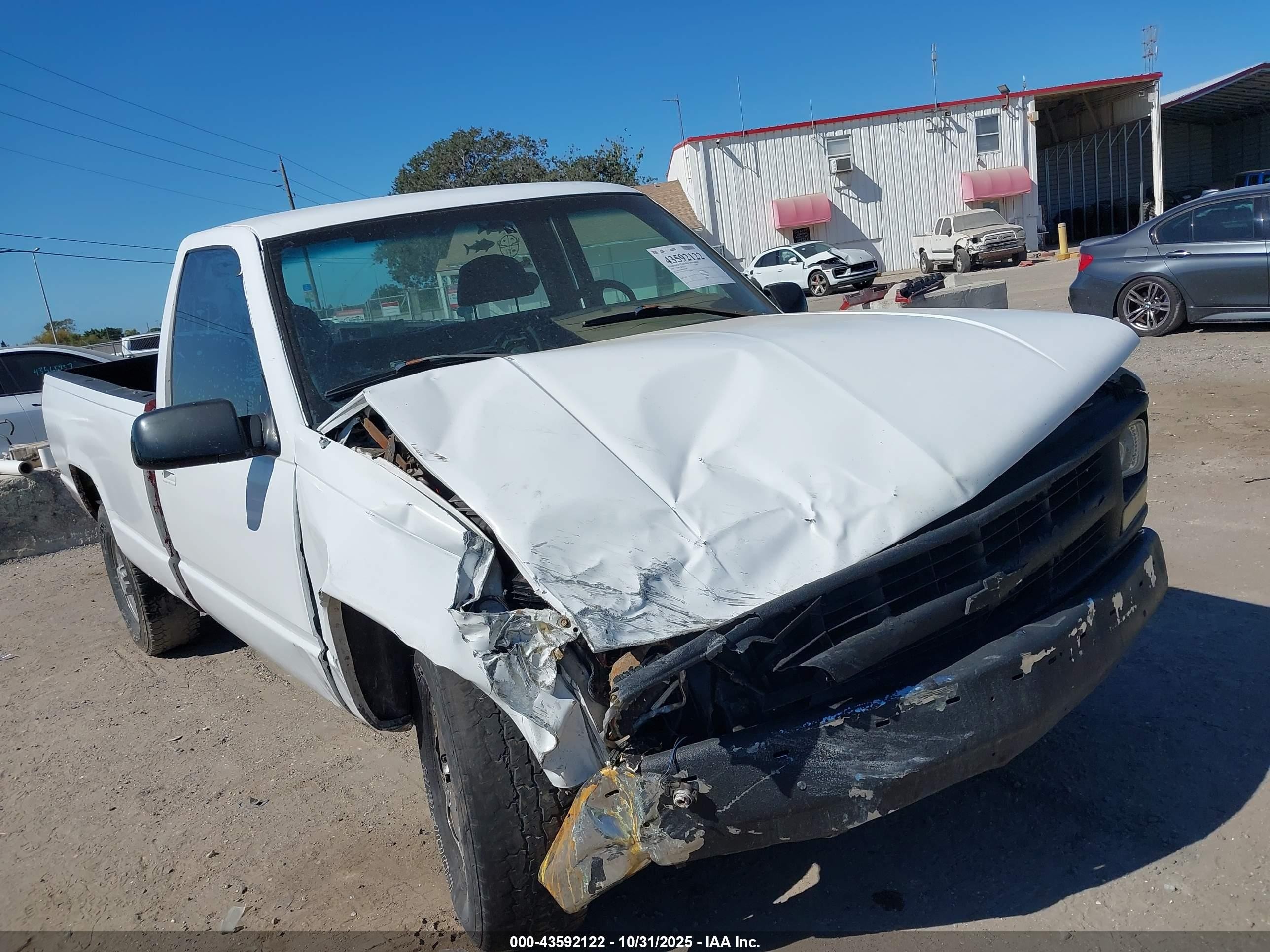 2000 Chevrolet C2500   White vin: 1GCGC24R4YR199409