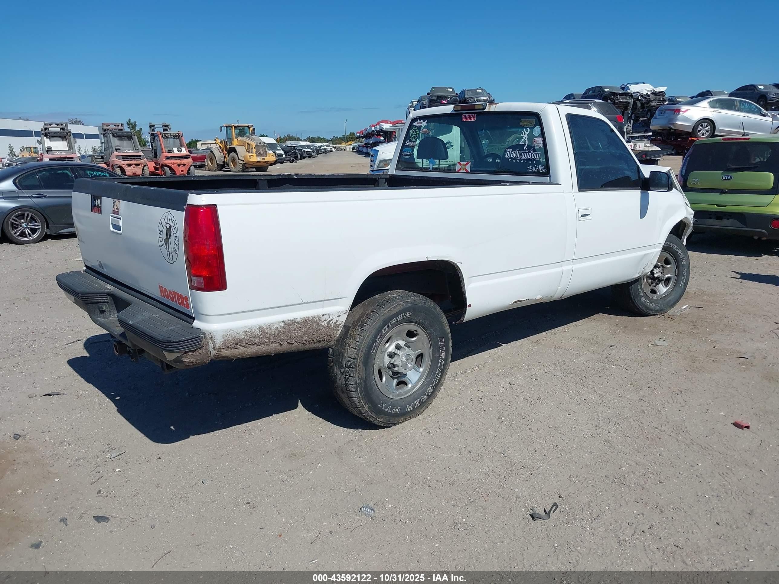 2000 Chevrolet C2500   White vin: 1GCGC24R4YR199409