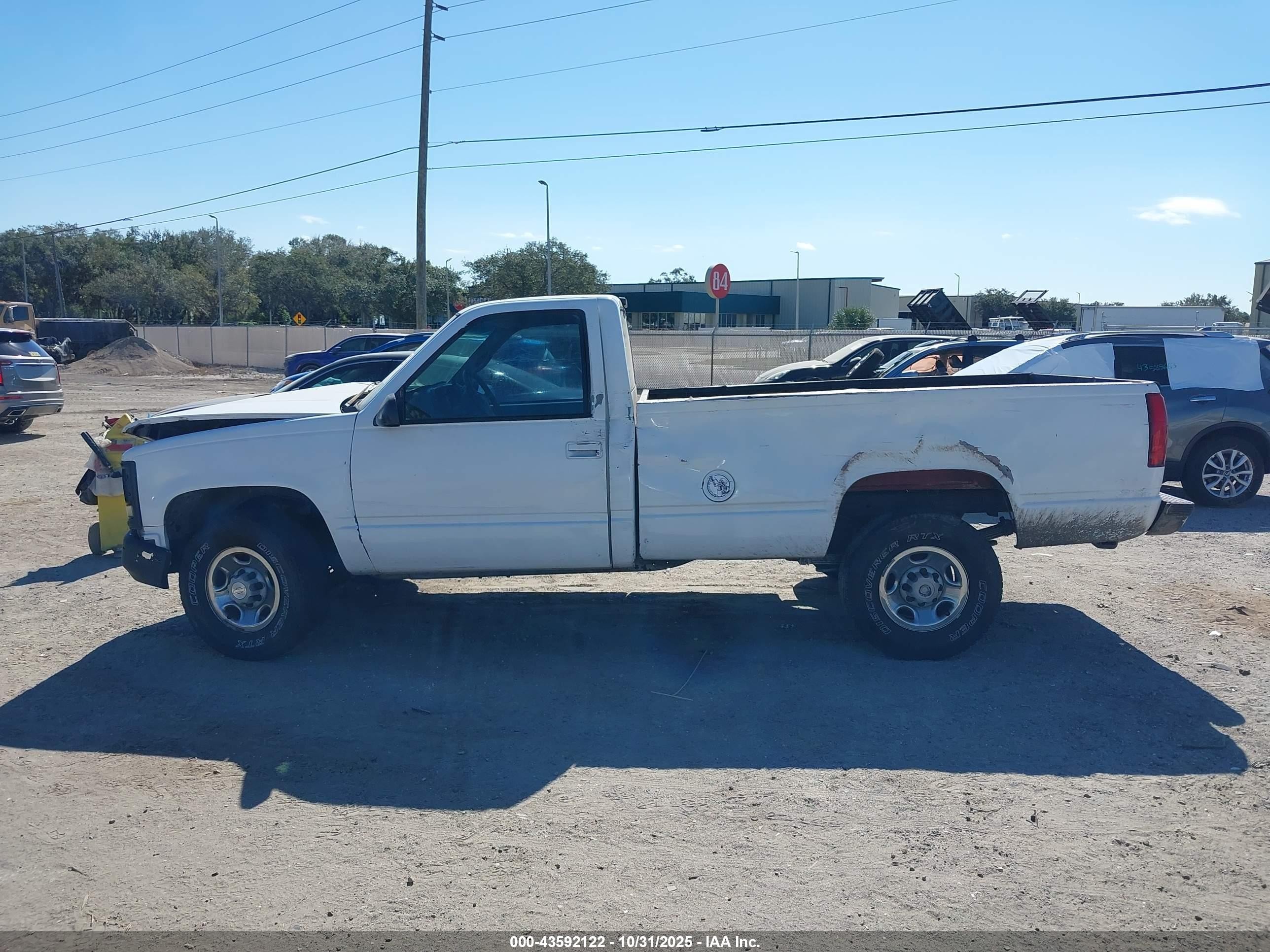 2000 Chevrolet C2500   White vin: 1GCGC24R4YR199409