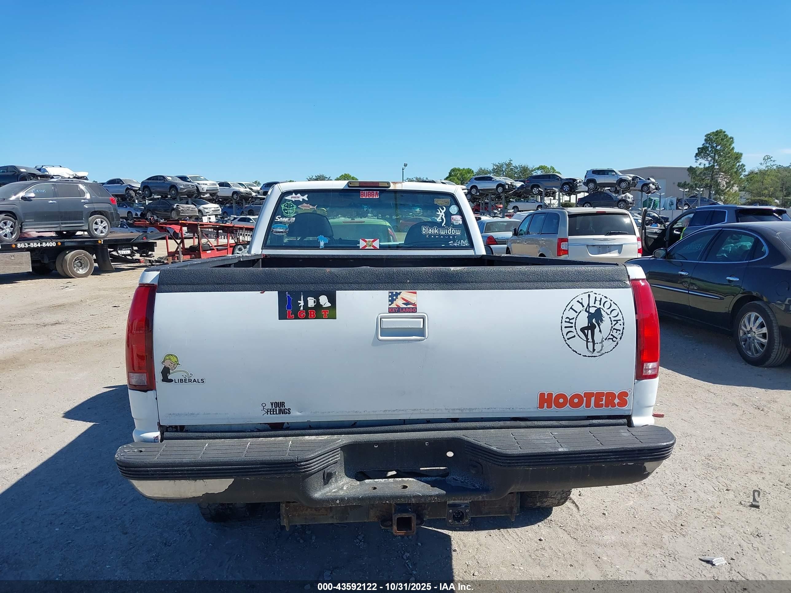 2000 Chevrolet C2500   White vin: 1GCGC24R4YR199409