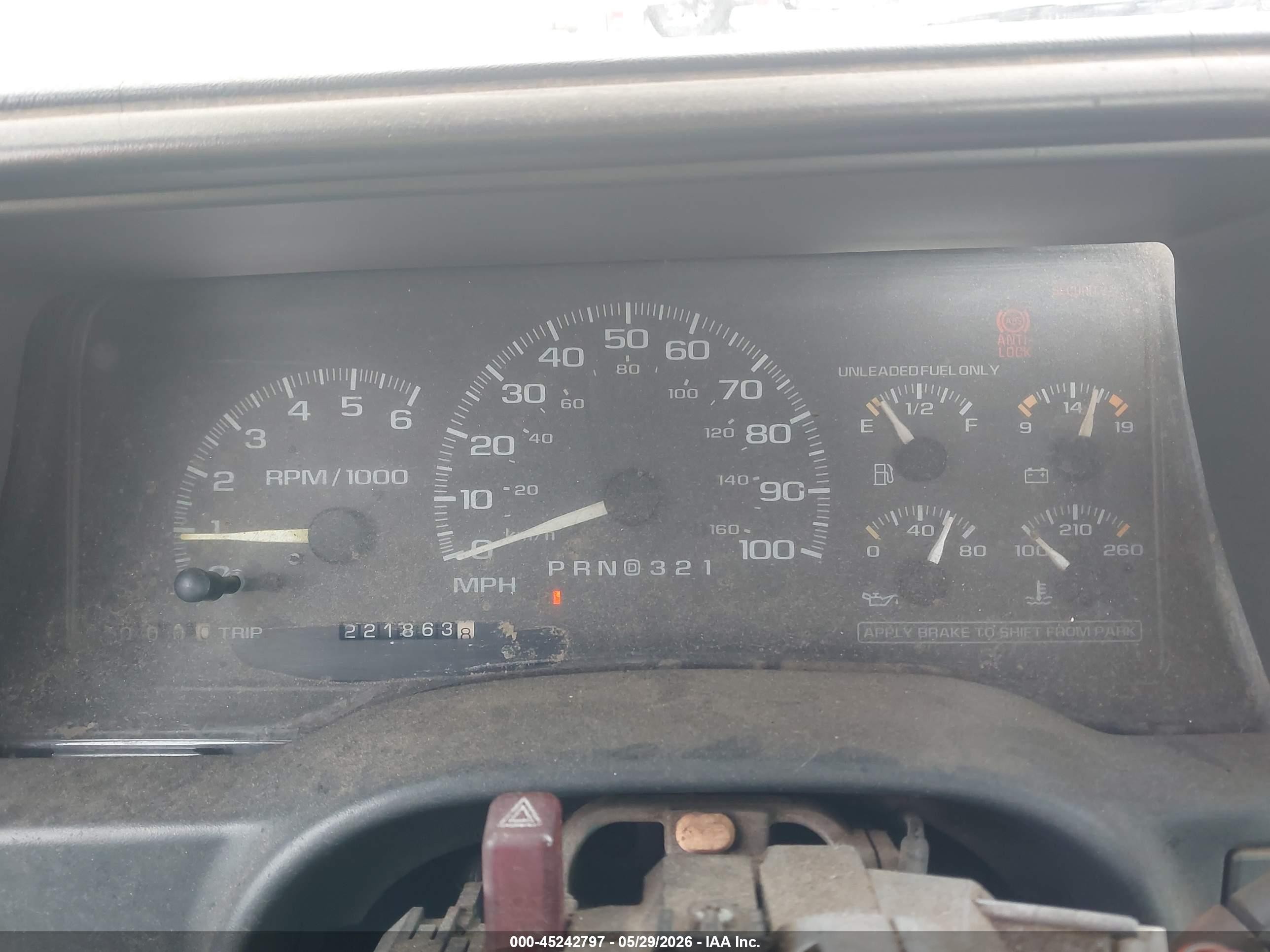 1998 Chevrolet C2500 Fleetside White vin: 1GCGC24R6WZ113496