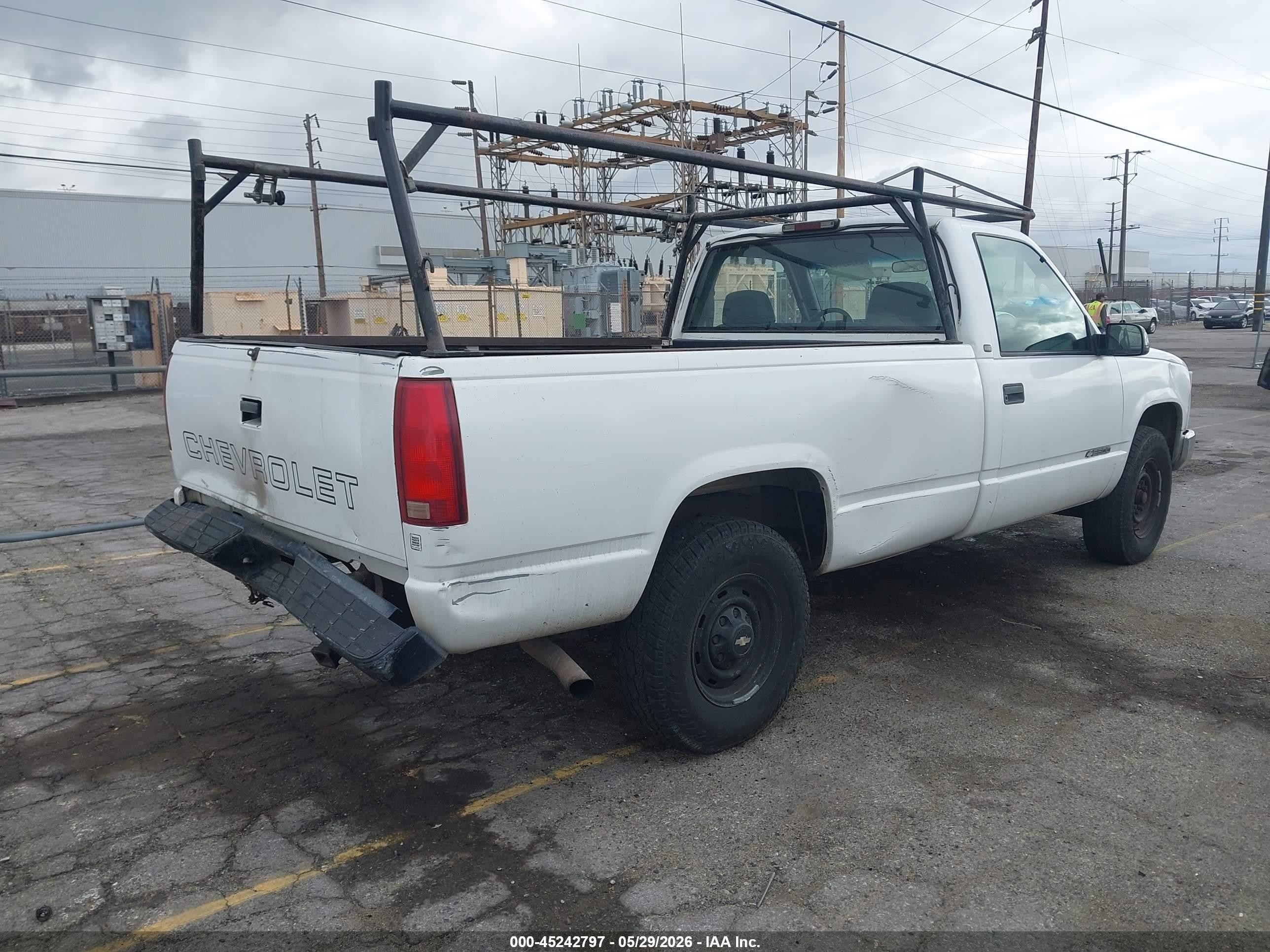 1998 Chevrolet C2500 Fleetside White vin: 1GCGC24R6WZ113496