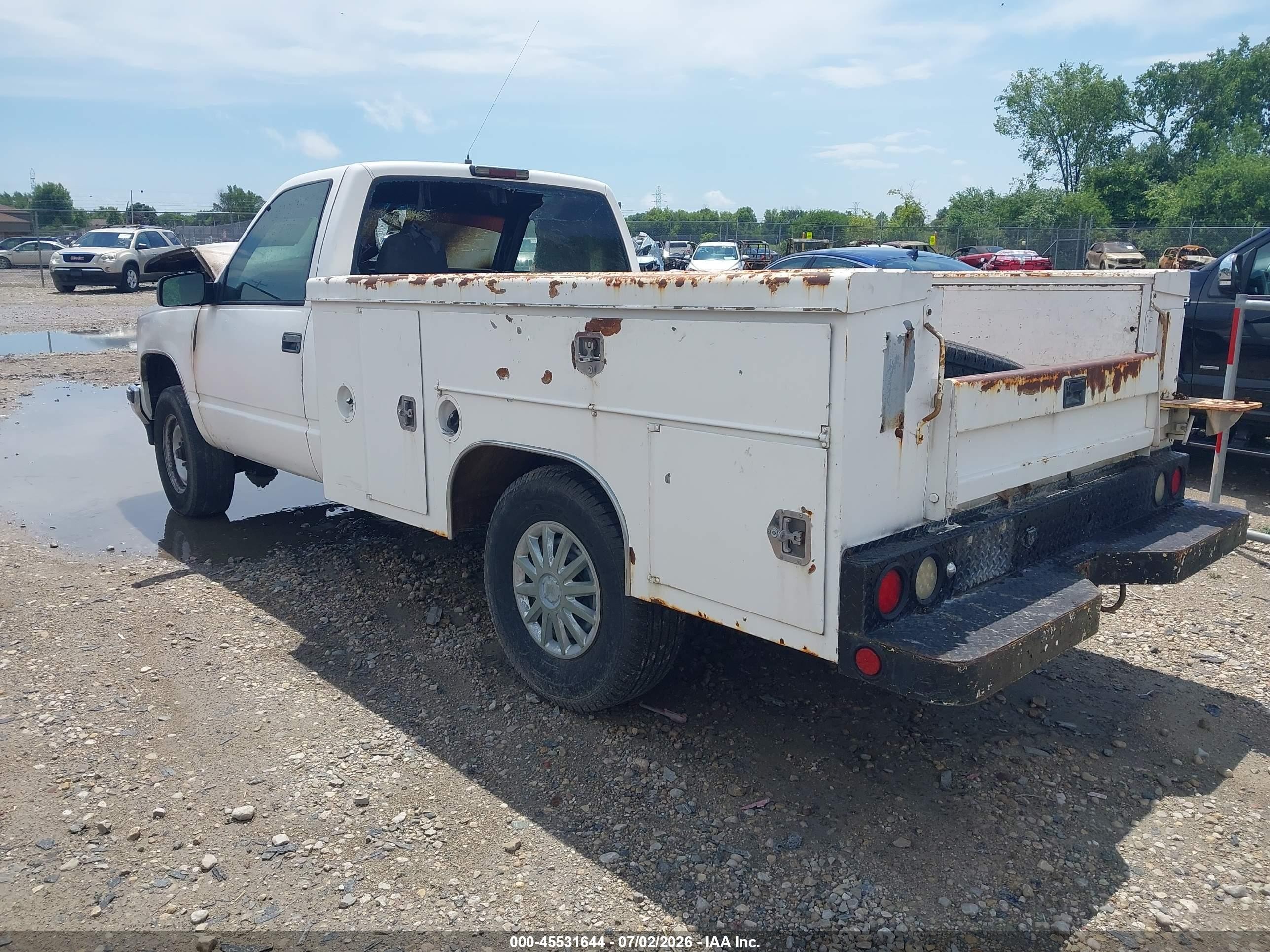 2000 Chevrolet C2500   White vin: 1GCGC24R8YF503472