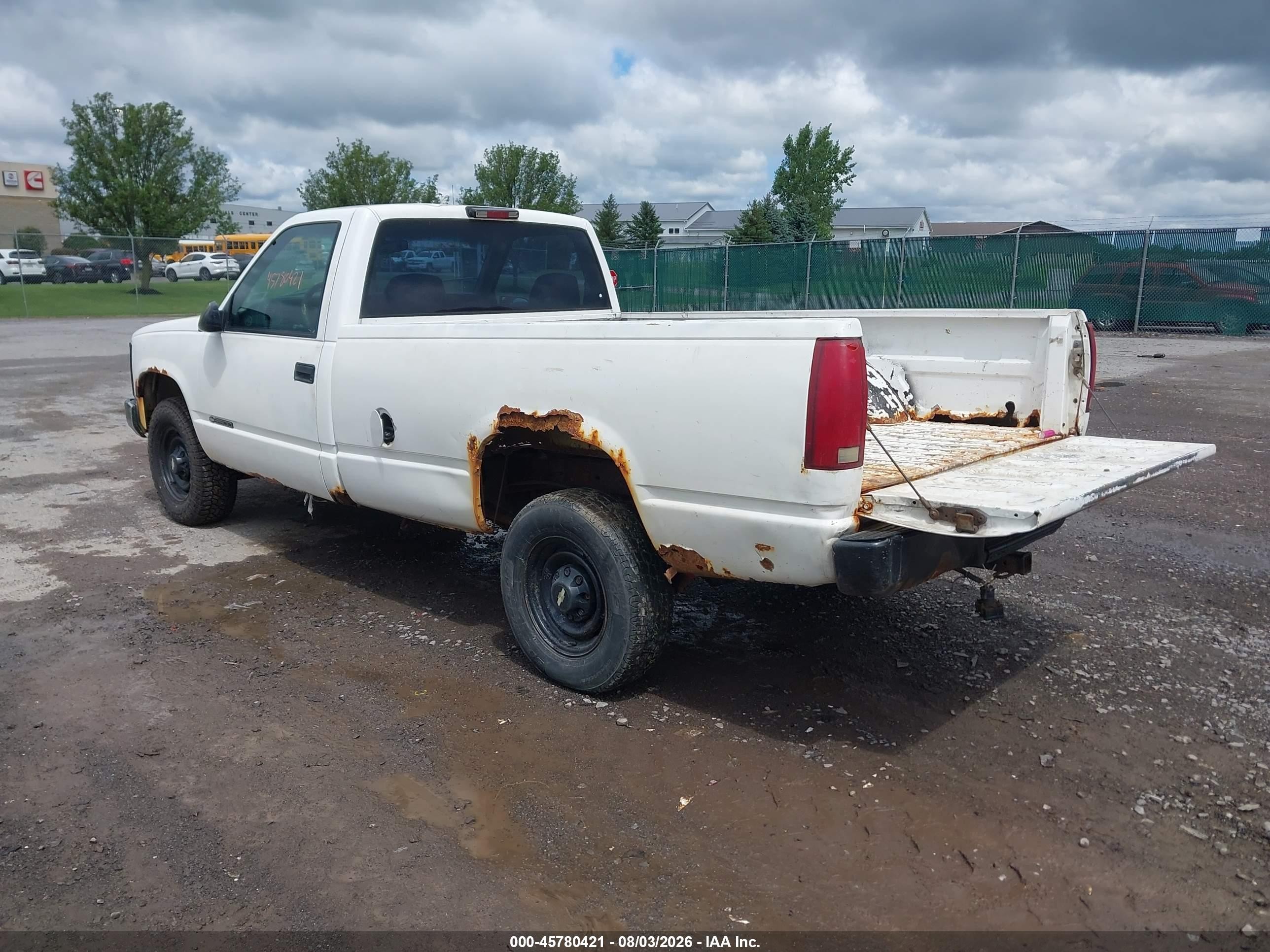 2000 Chevrolet C2500   White vin: 1GCGC24R8YF516805