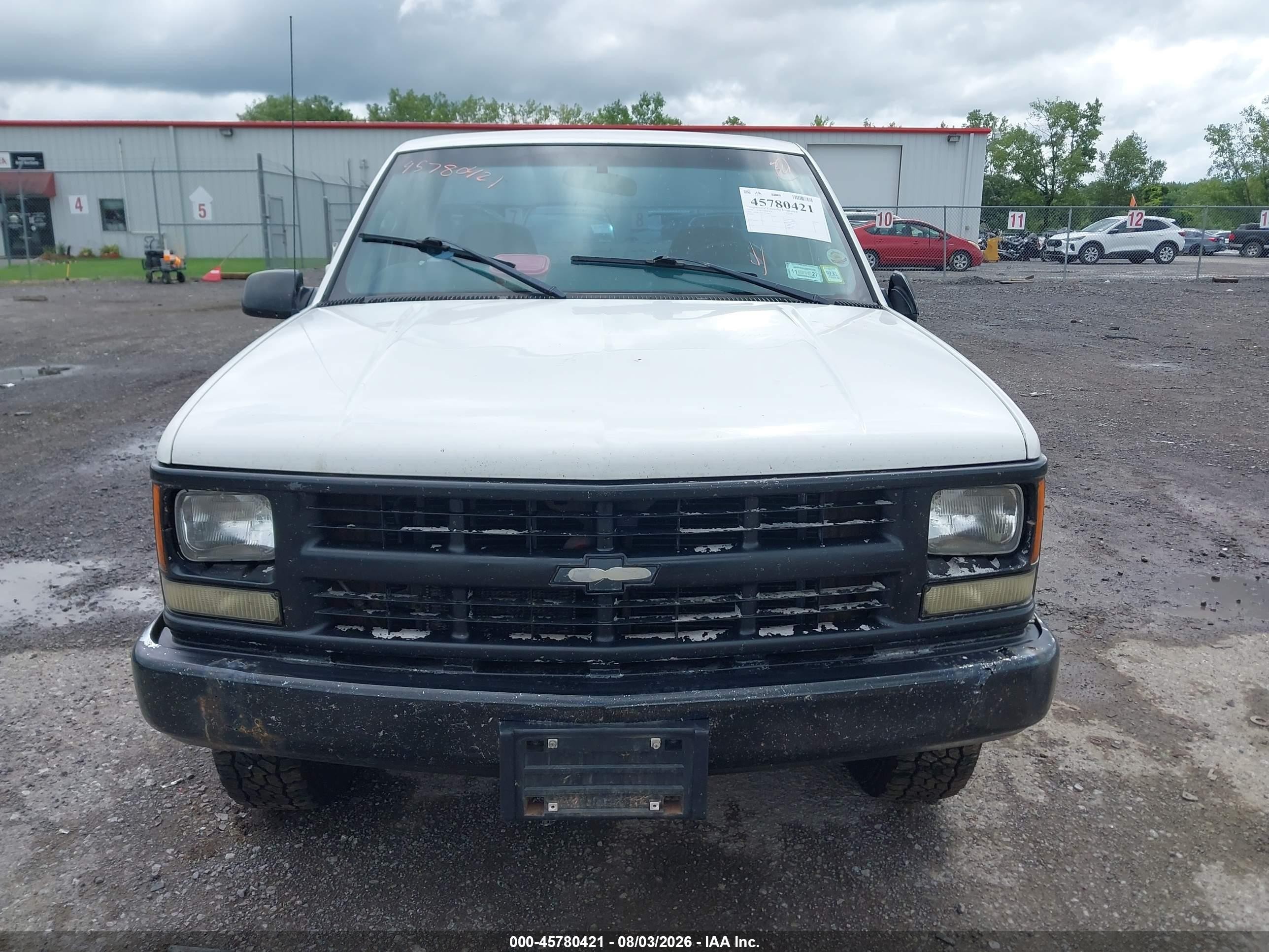2000 Chevrolet C2500   White vin: 1GCGC24R8YF516805