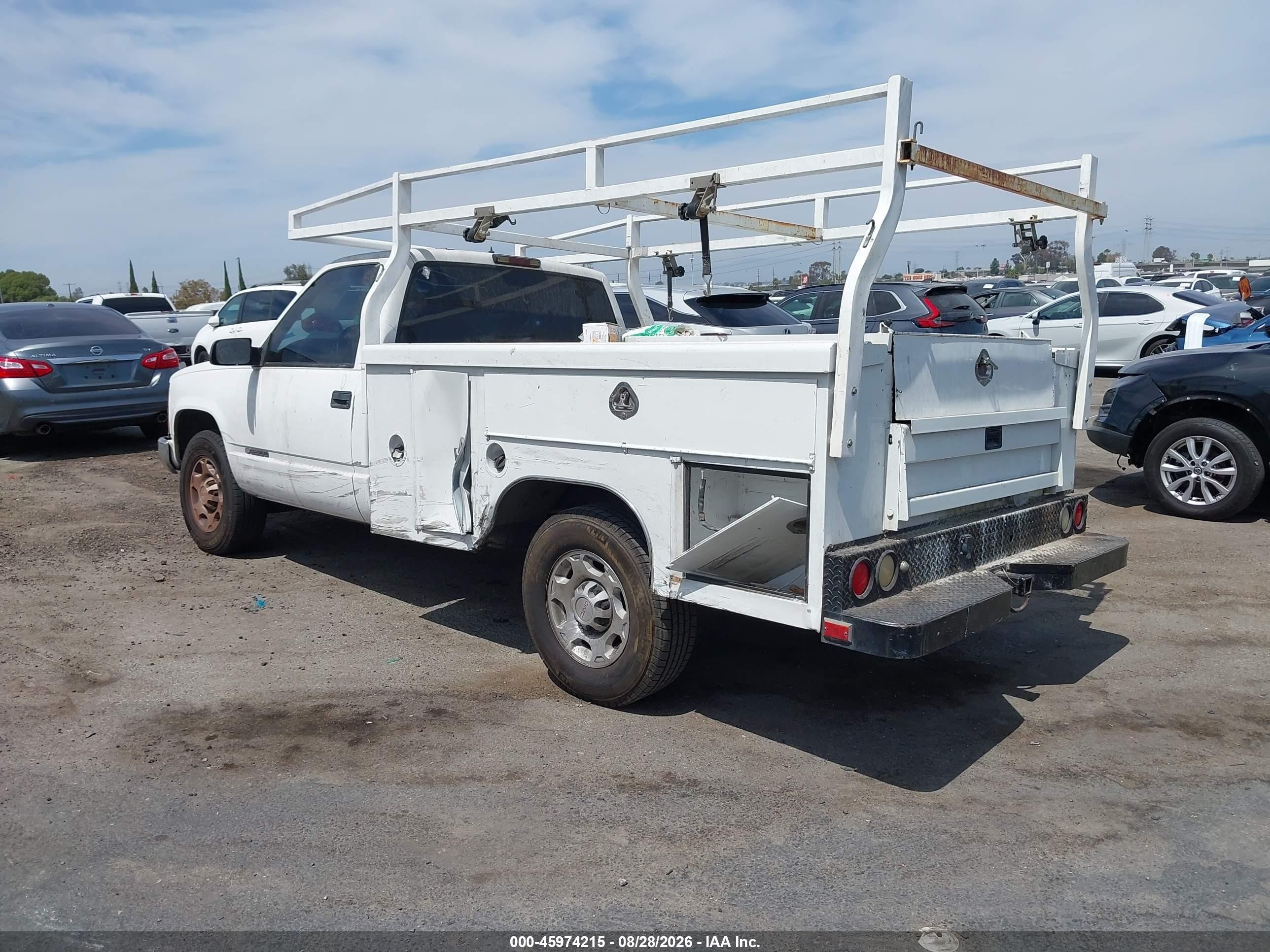 2000 Chevrolet C2500   White vin: 1GCGC24R9YF501469
