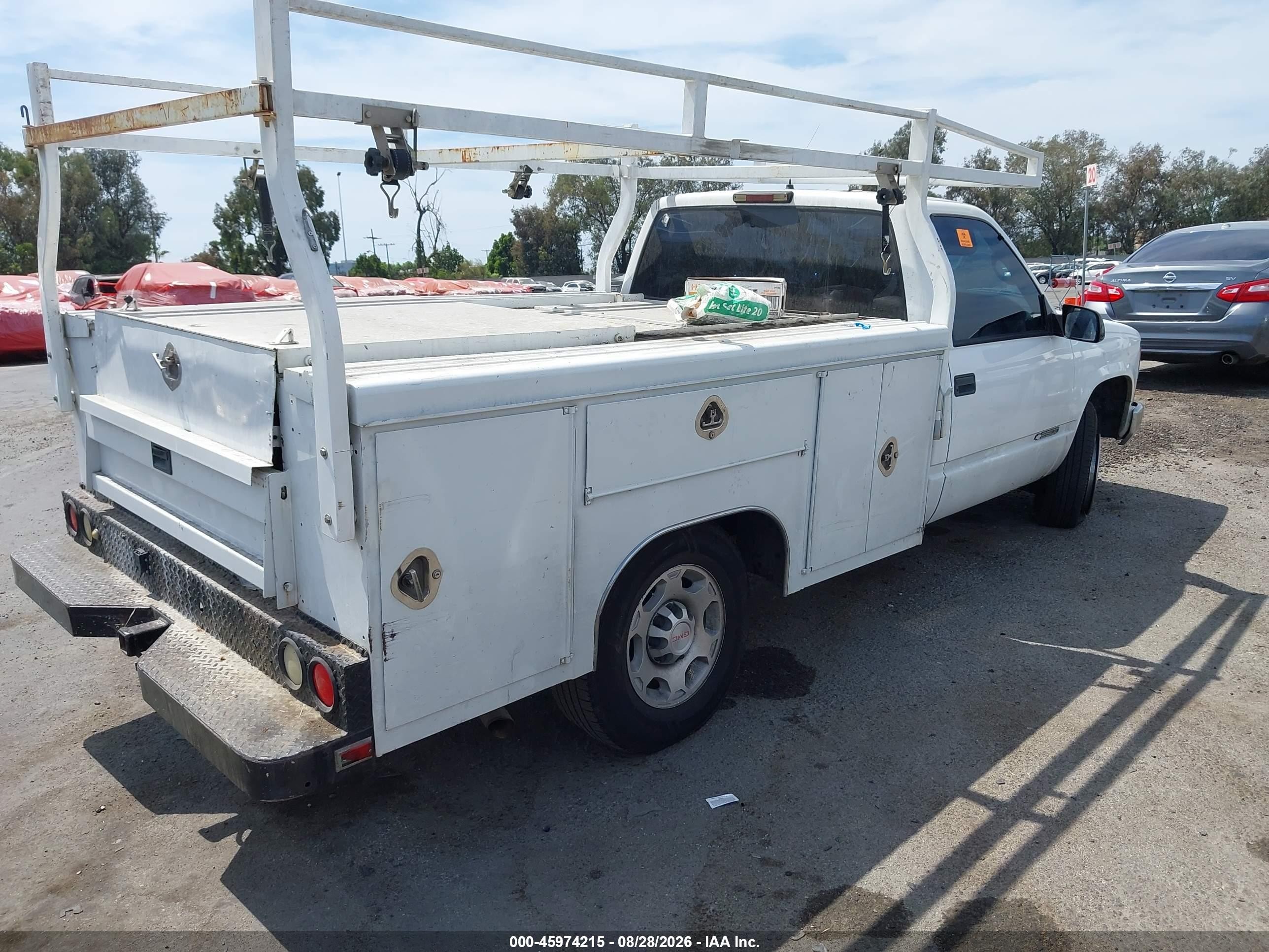 2000 Chevrolet C2500   White vin: 1GCGC24R9YF501469