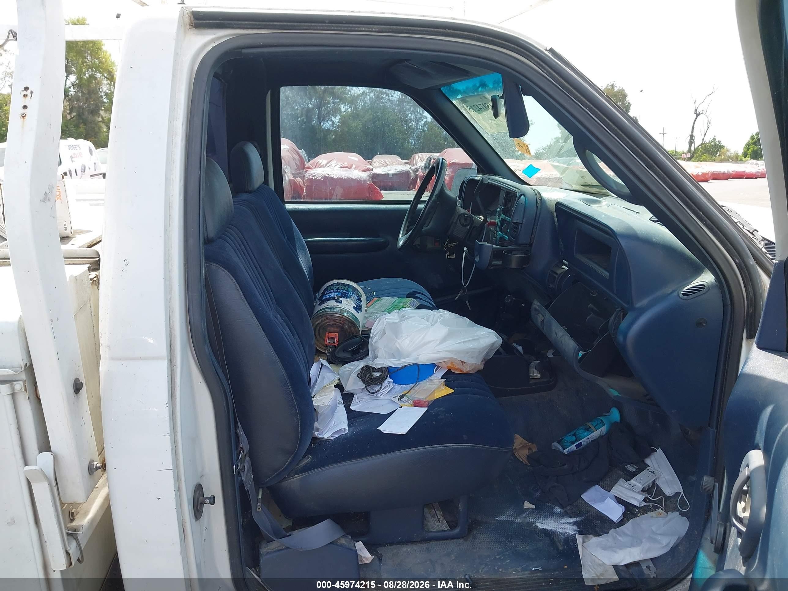 2000 Chevrolet C2500   White vin: 1GCGC24R9YF501469