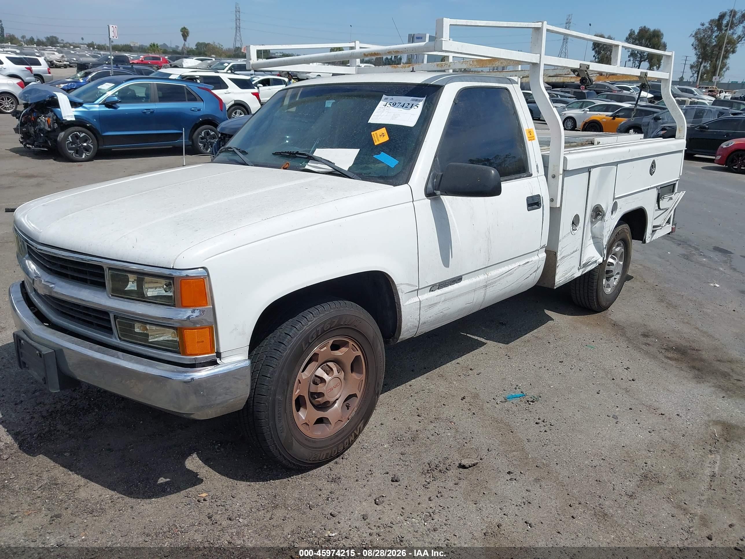 2000 Chevrolet C2500   White vin: 1GCGC24R9YF501469