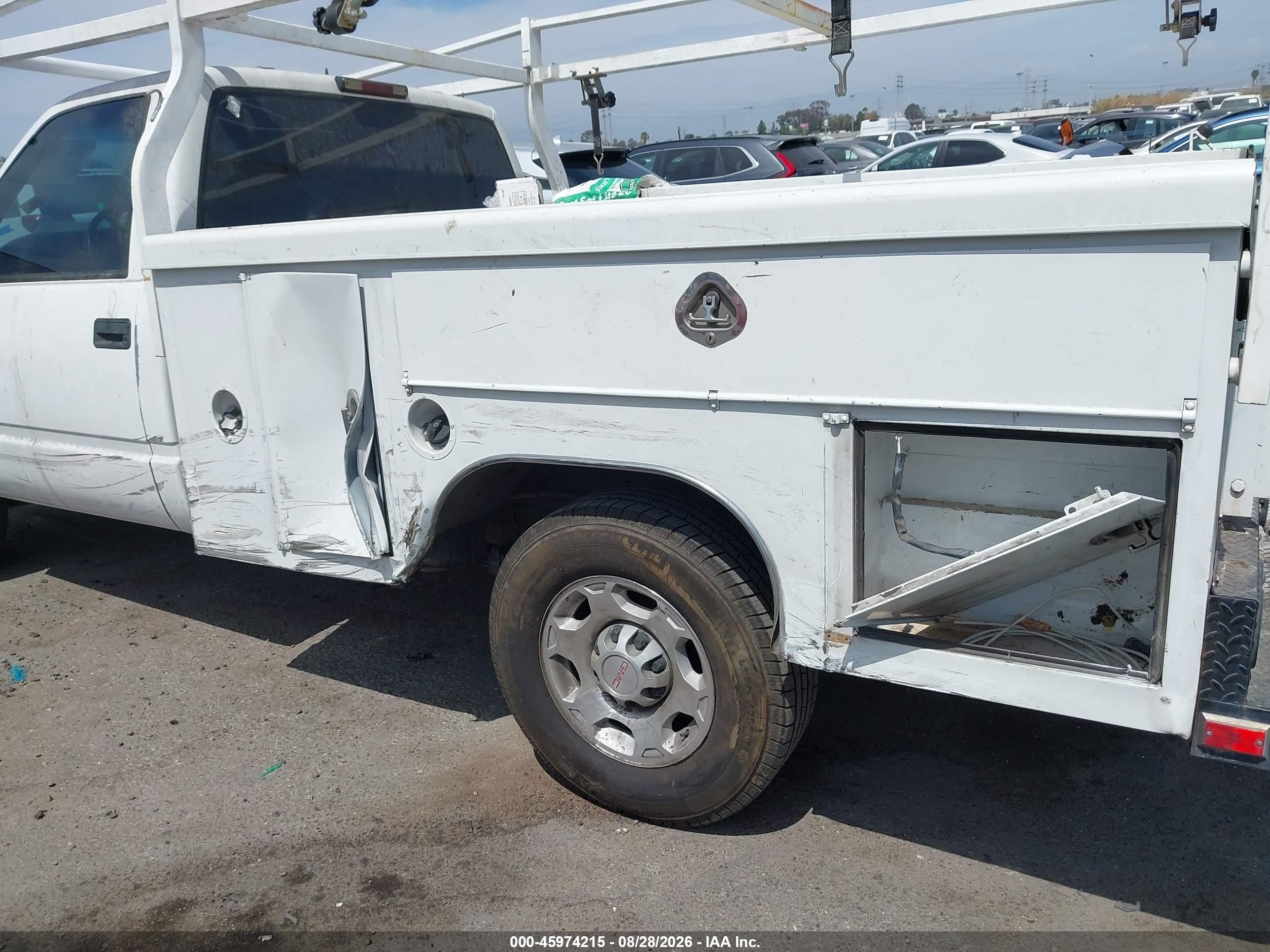 2000 Chevrolet C2500   White vin: 1GCGC24R9YF501469