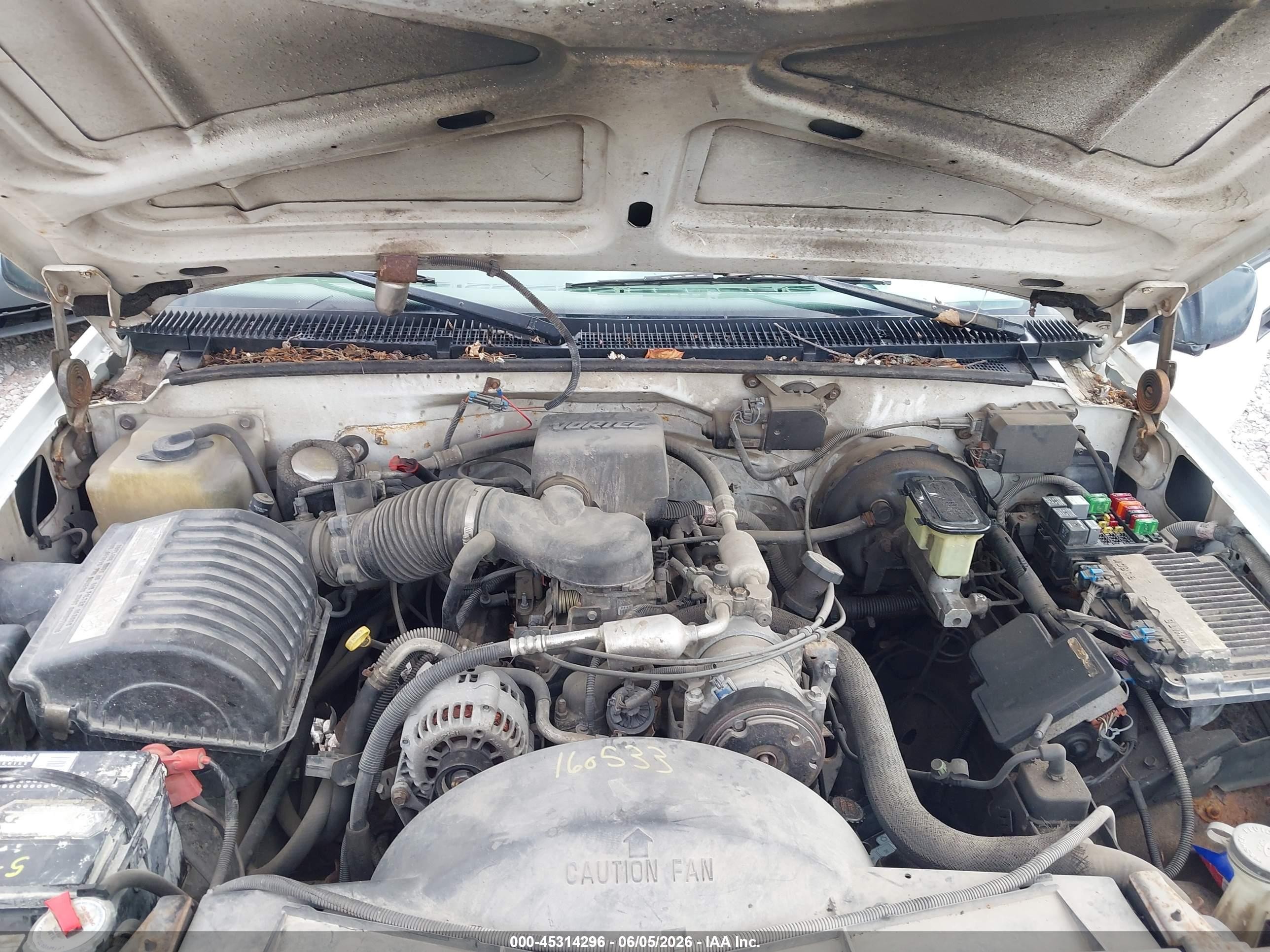 2000 Chevrolet C2500   White vin: 1GCGC24R9YR182217