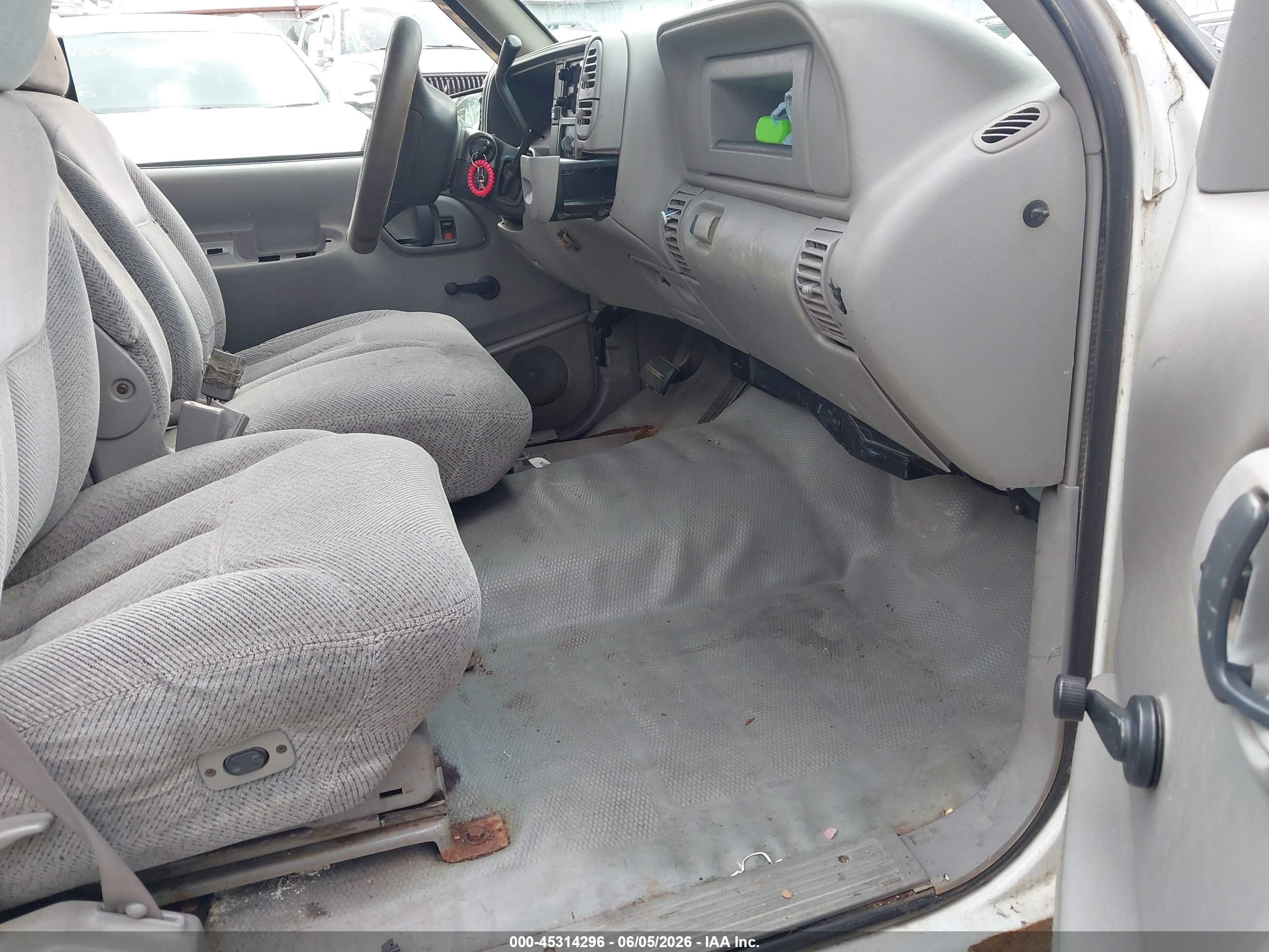 2000 Chevrolet C2500   White vin: 1GCGC24R9YR182217