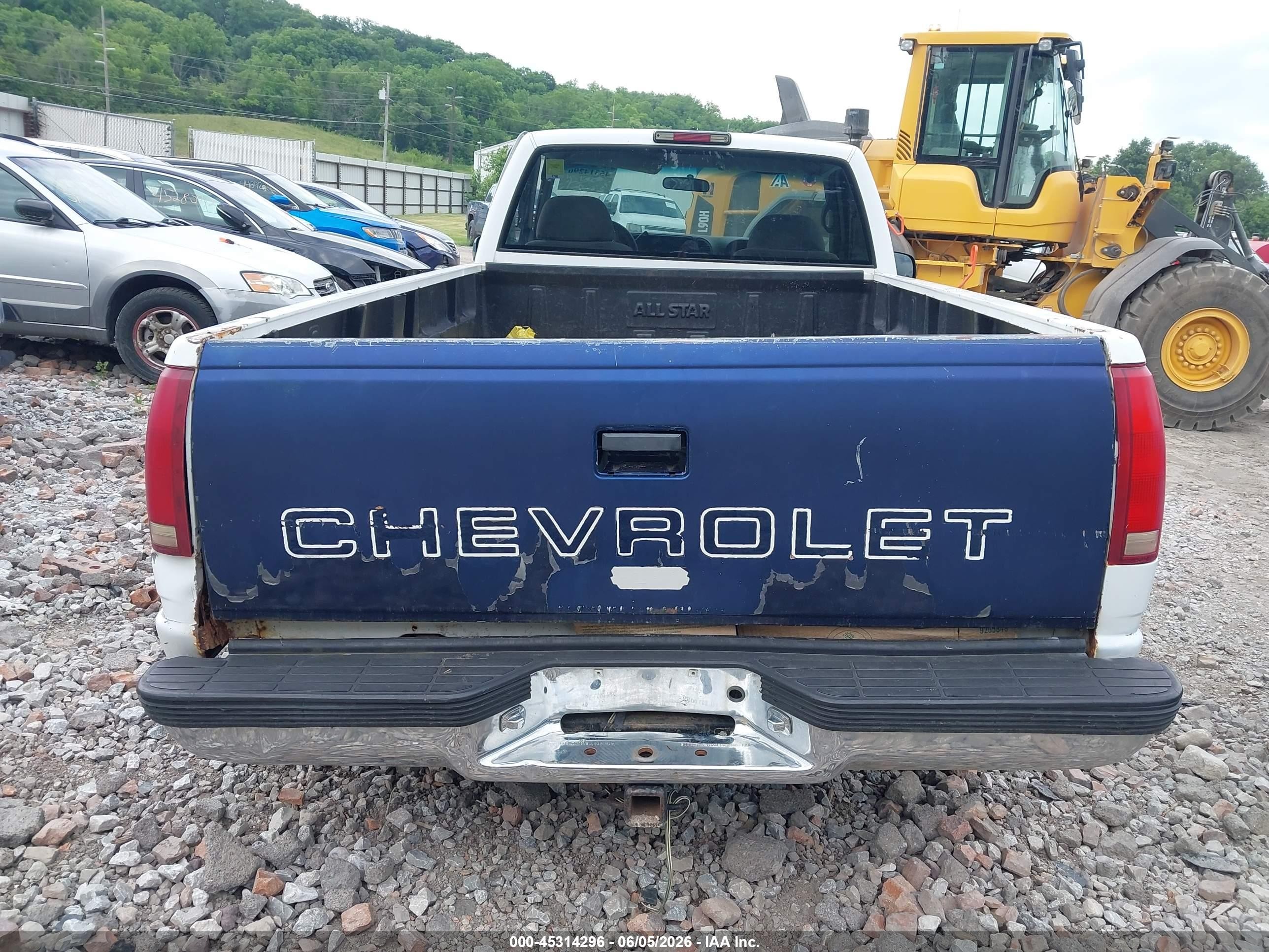 2000 Chevrolet C2500   White vin: 1GCGC24R9YR182217