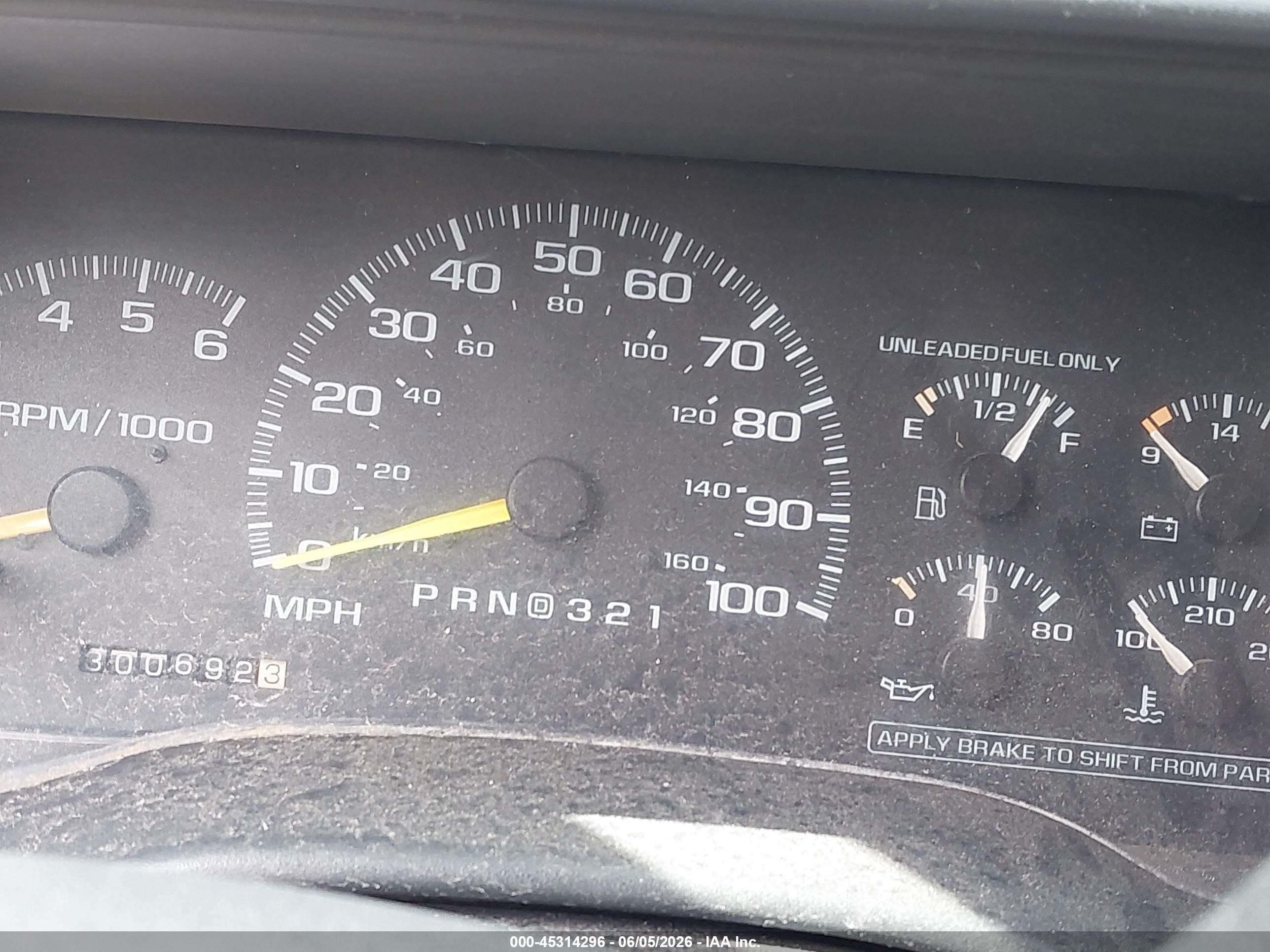 2000 Chevrolet C2500   White vin: 1GCGC24R9YR182217