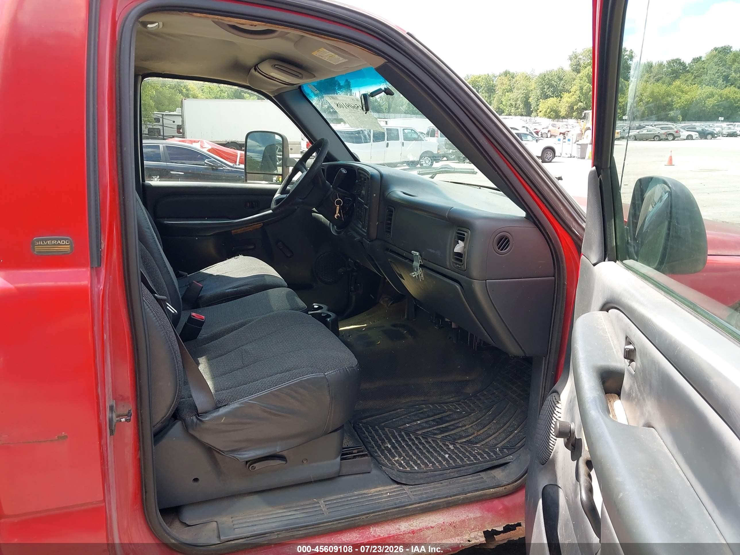 2002 Chevrolet Silverado 2500   Red vin: 1GCGC24U22Z290254
