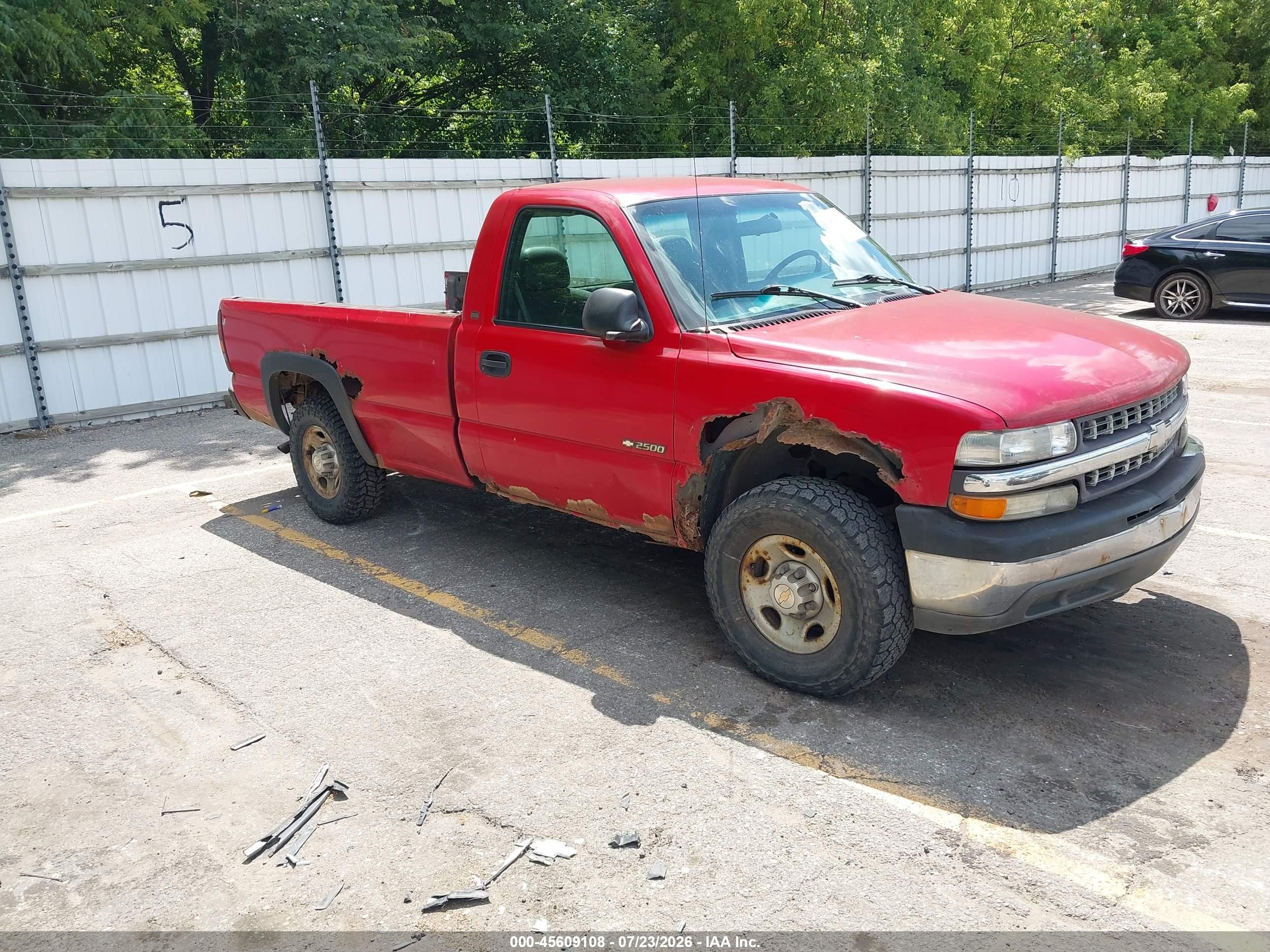 2002 Chevrolet Silverado 2500   Red vin: 1GCGC24U22Z290254