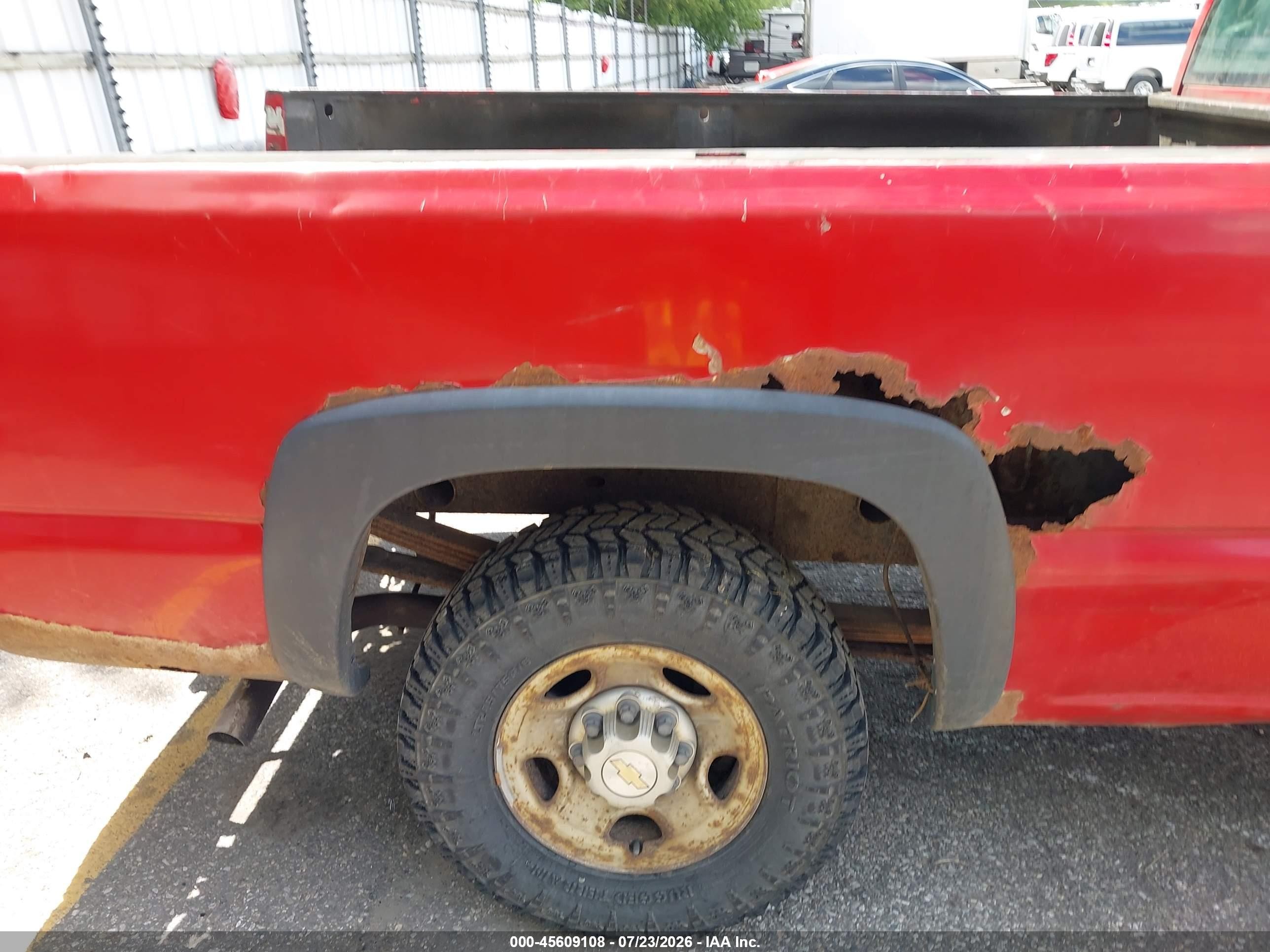 2002 Chevrolet Silverado 2500   Red vin: 1GCGC24U22Z290254