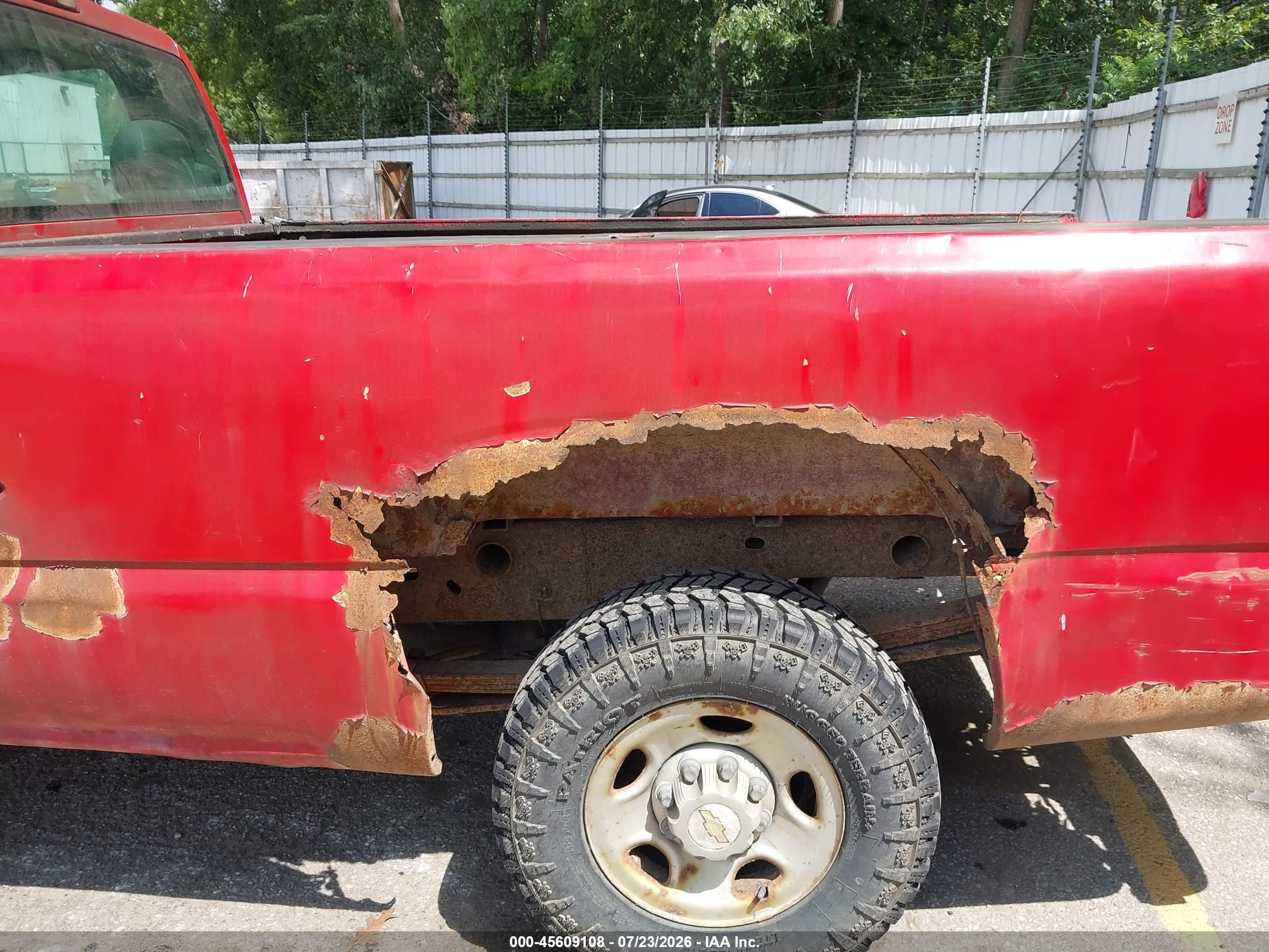2002 Chevrolet Silverado 2500   Red vin: 1GCGC24U22Z290254