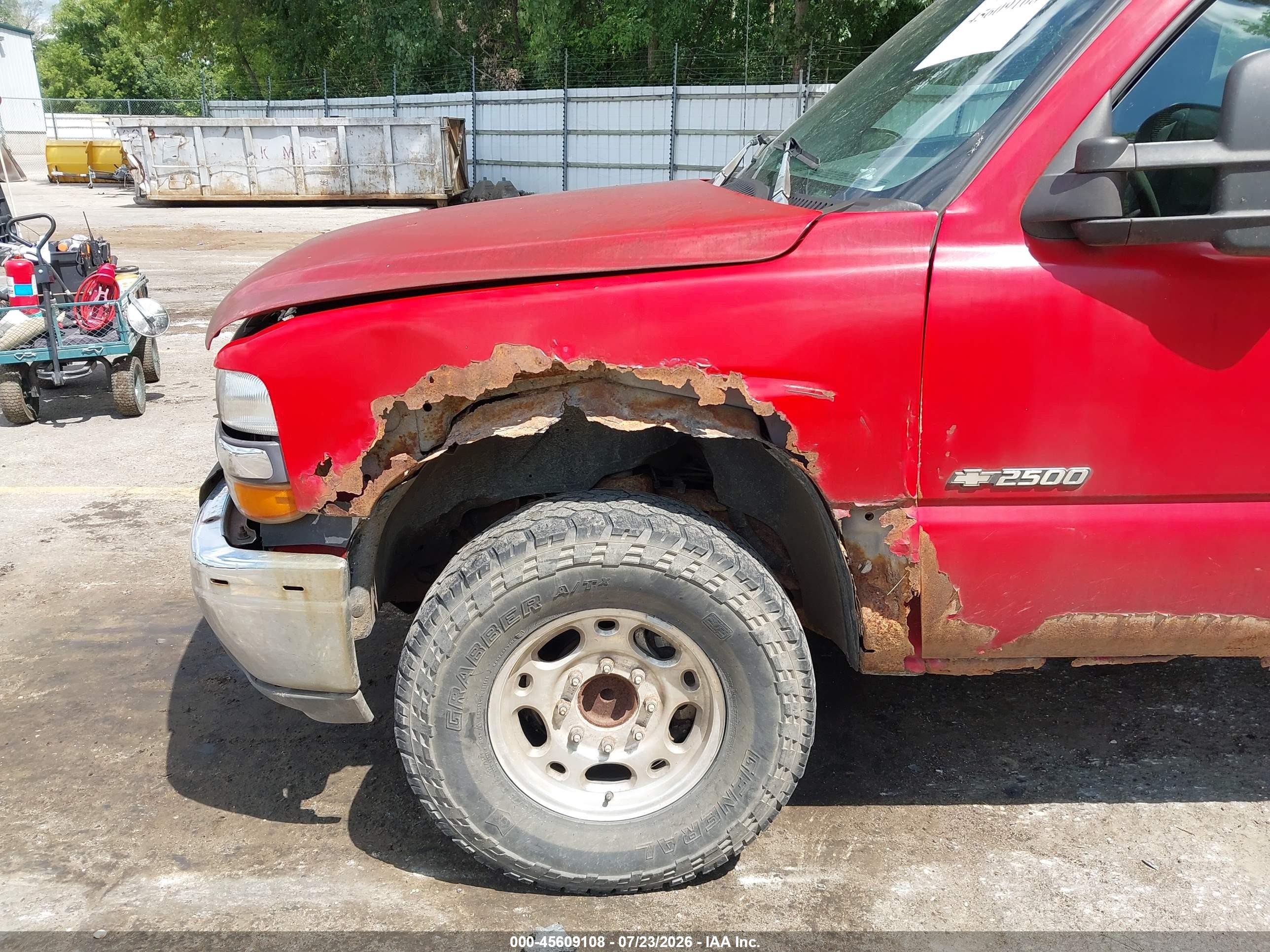 2002 Chevrolet Silverado 2500   Red vin: 1GCGC24U22Z290254