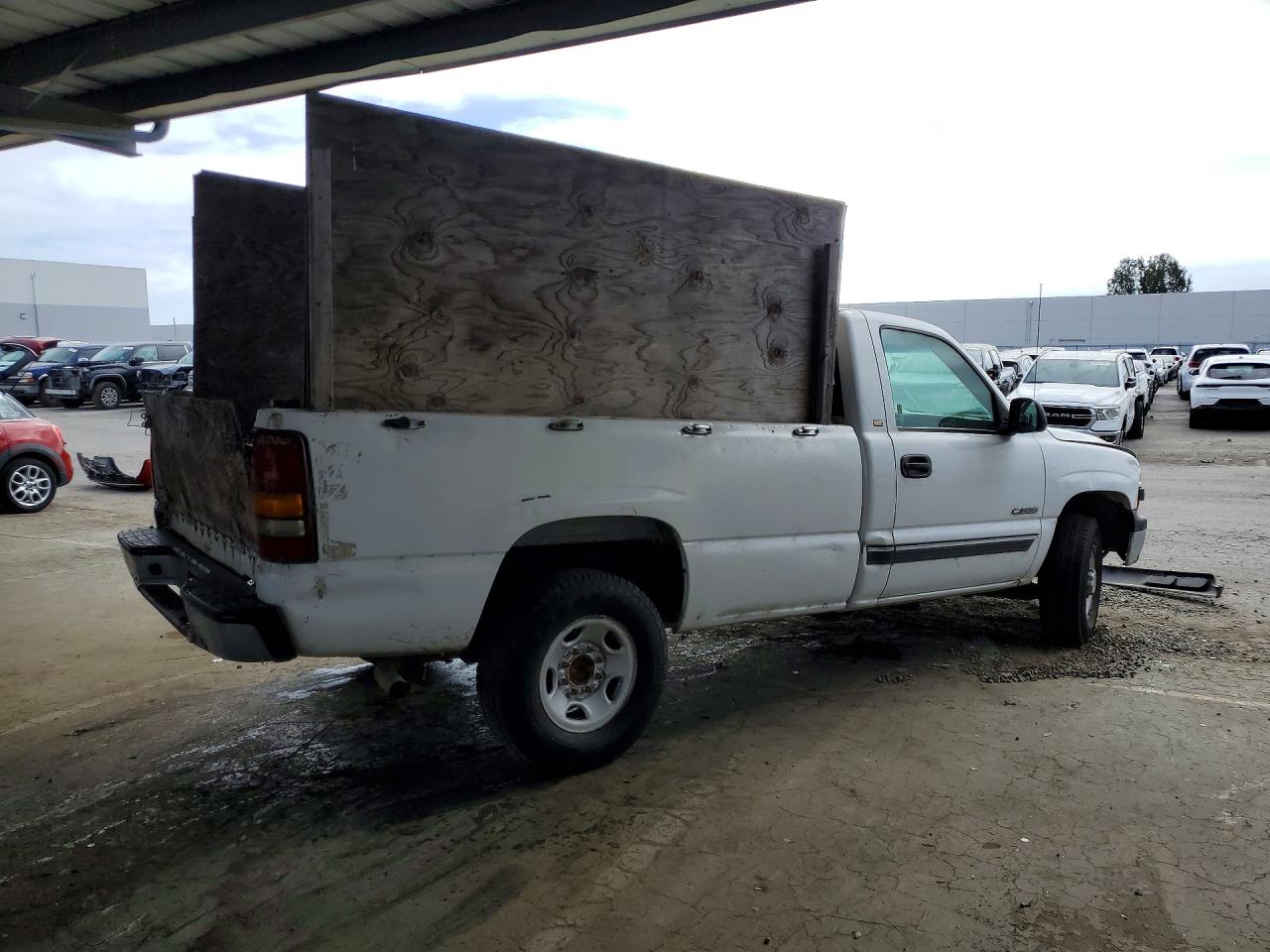 2000 Chevrolet Silverado C2500 Белый vin: 1GCGC24U3YZ258244