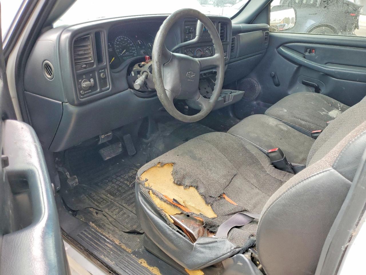 2000 Chevrolet Silverado C2500 Белый vin: 1GCGC24U3YZ258244