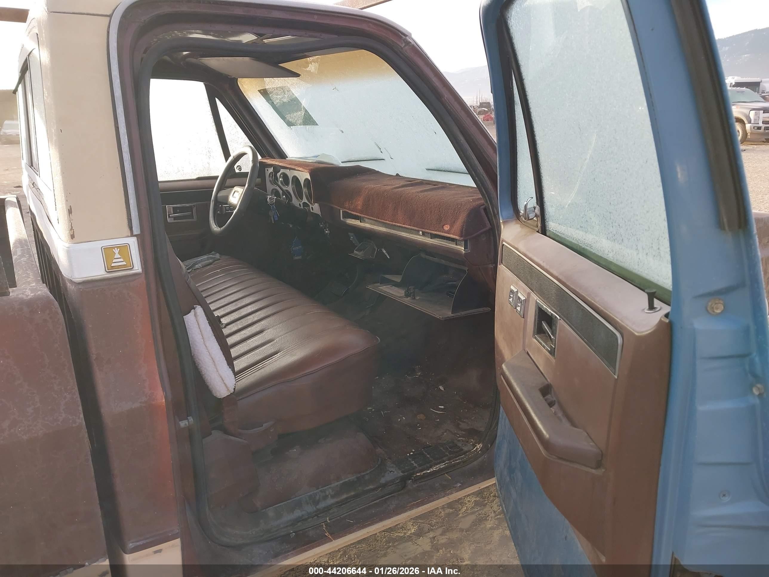 1983 Chevrolet C20   Brown vin: 1GCGC24W6DJ112267