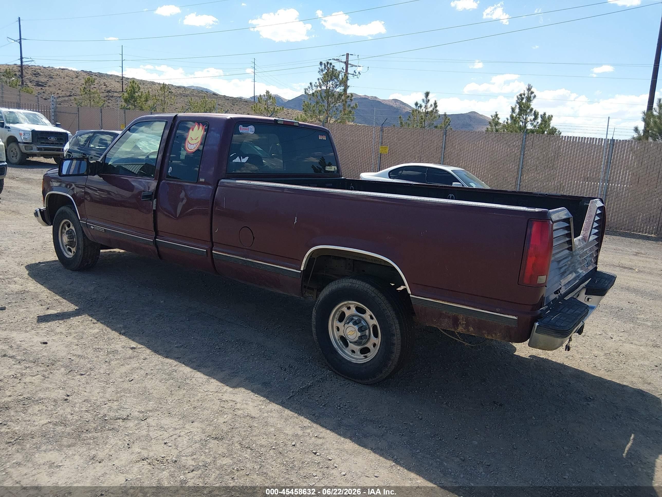 1998 Chevrolet C/k 2500 Fleetside Burgundy vin: 1GCGC29J3WE157076