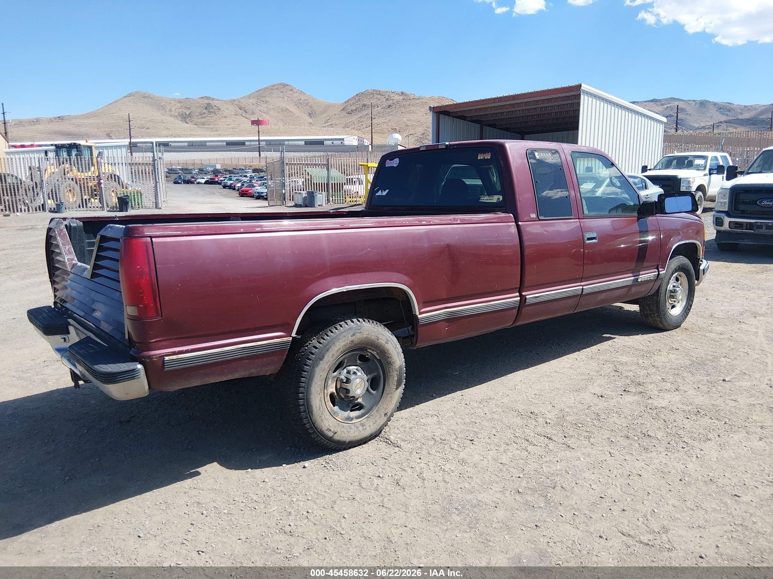 1998 Chevrolet C/k 2500 Fleetside Burgundy vin: 1GCGC29J3WE157076