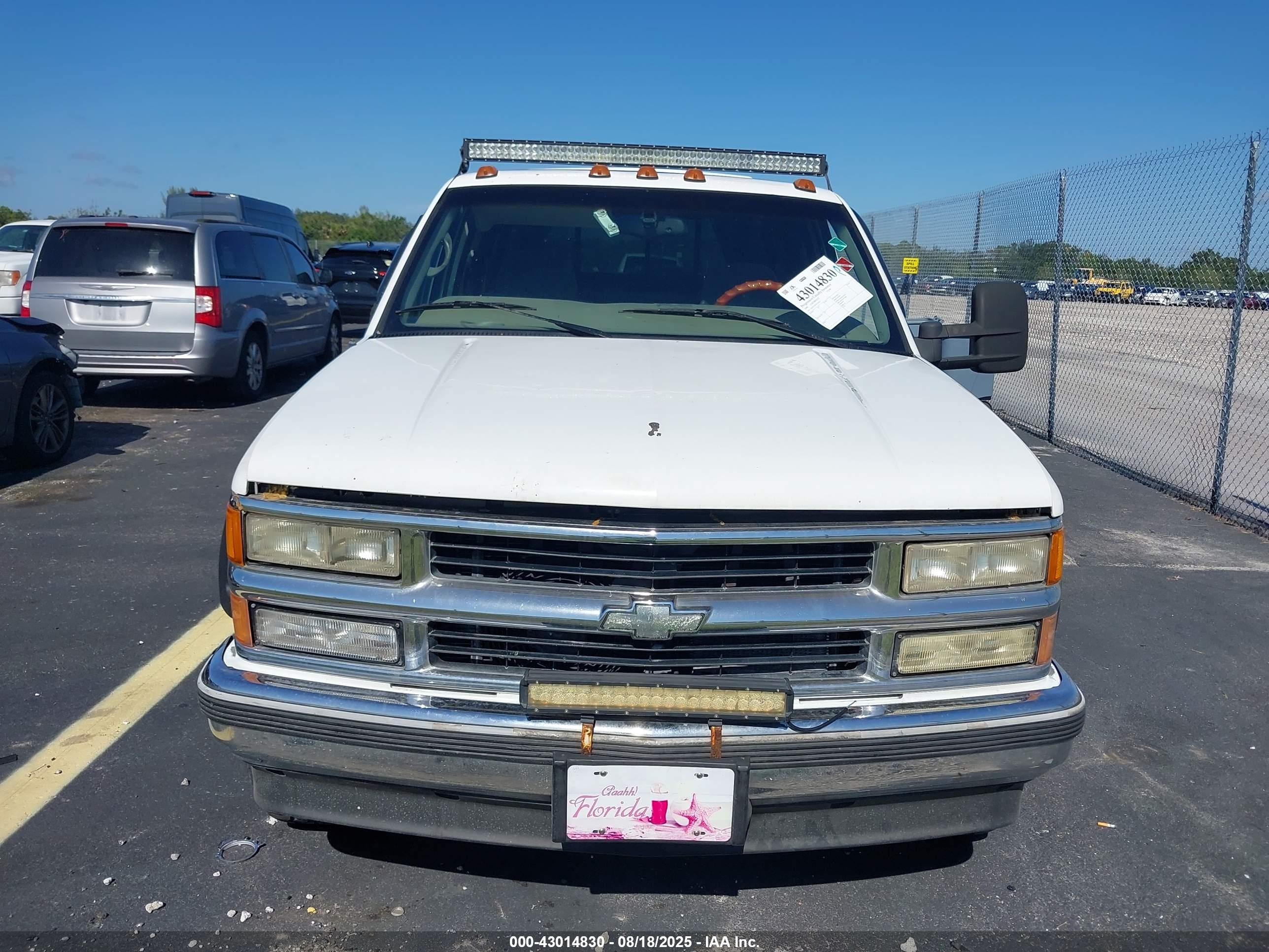 2000 Chevrolet C2500   White vin: 1GCGC29J4YF429311