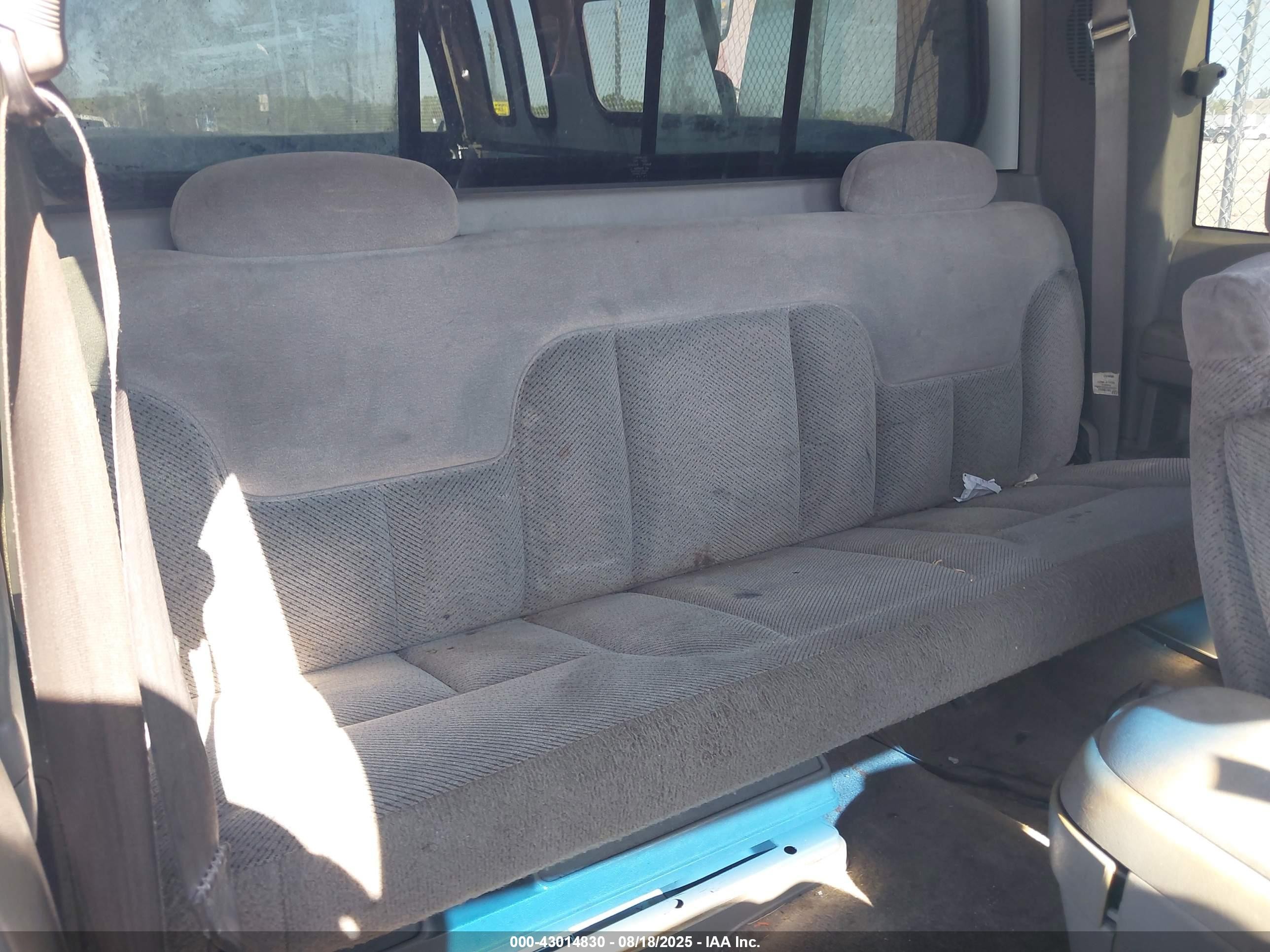 2000 Chevrolet C2500   White vin: 1GCGC29J4YF429311