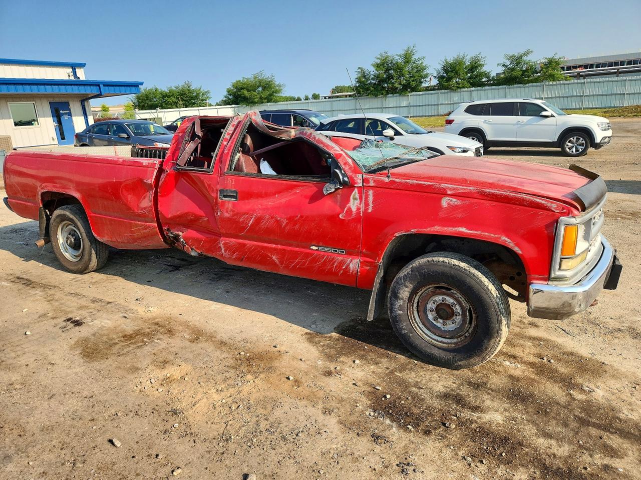 1998 Chevrolet Gmt-400 C2500 Red vin: 1GCGC29R6WE205692