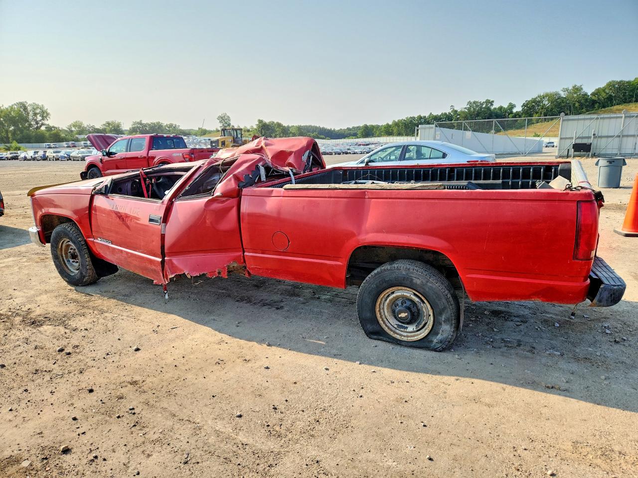 1998 Chevrolet Gmt-400 C2500 Red vin: 1GCGC29R6WE205692