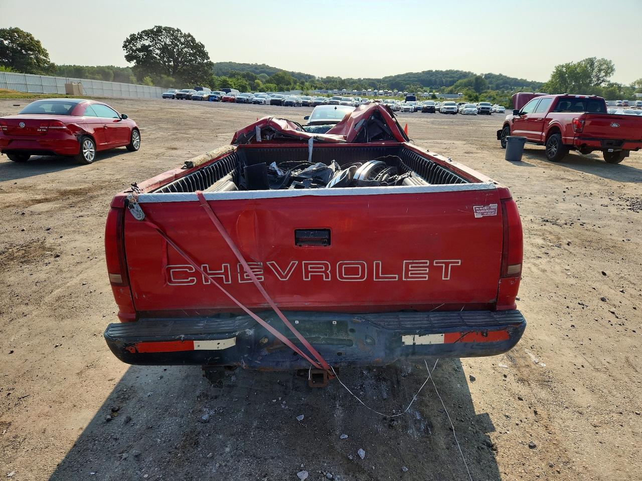 1998 Chevrolet Gmt-400 C2500 Red vin: 1GCGC29R6WE205692