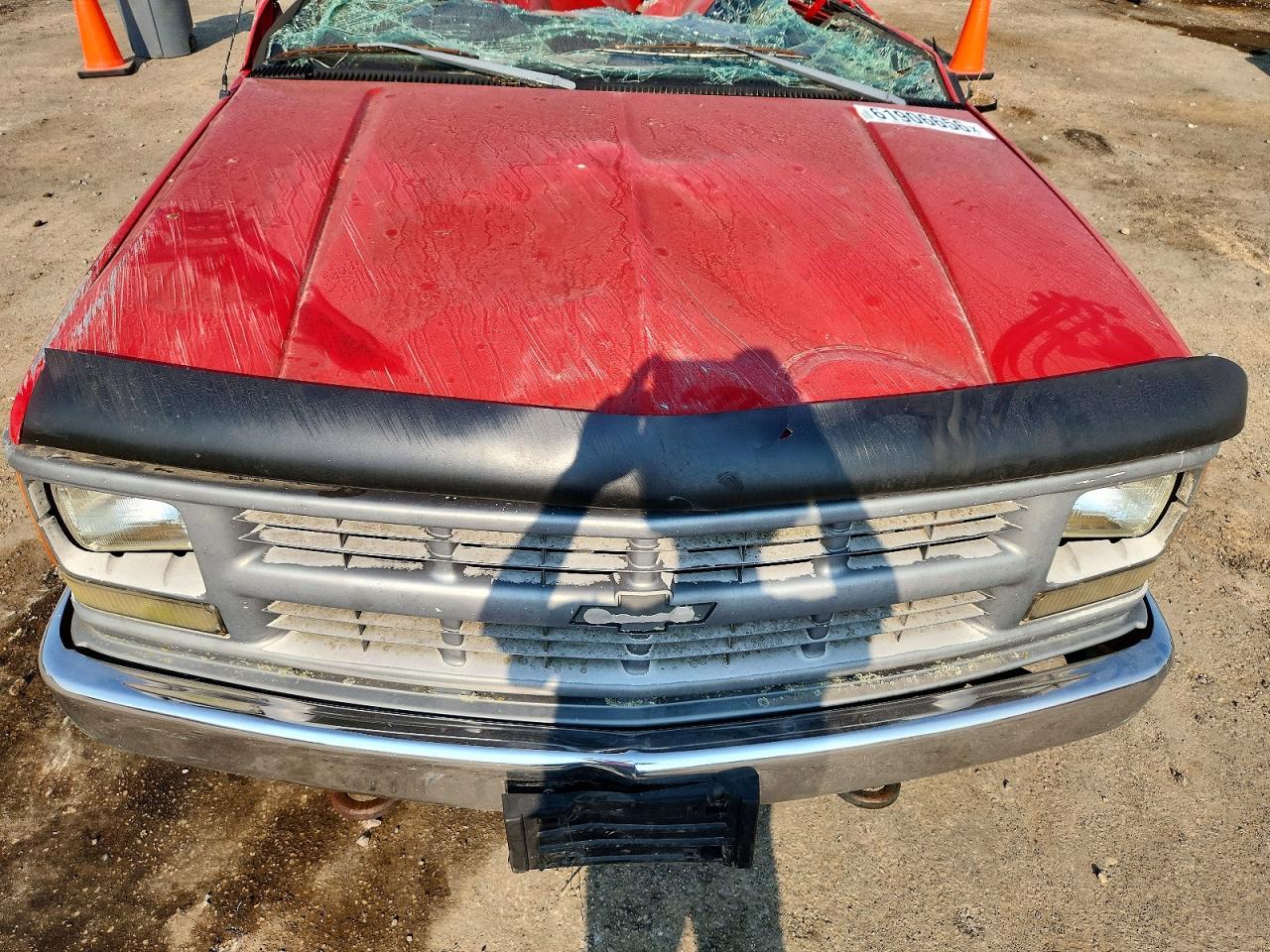 1998 Chevrolet Gmt-400 C2500 Red vin: 1GCGC29R6WE205692