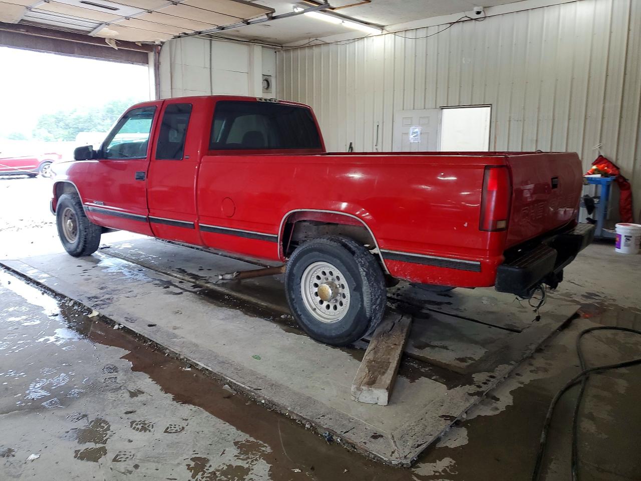 1998 Chevrolet Gmt-400 C2500 Red vin: 1GCGC29RXWE137803