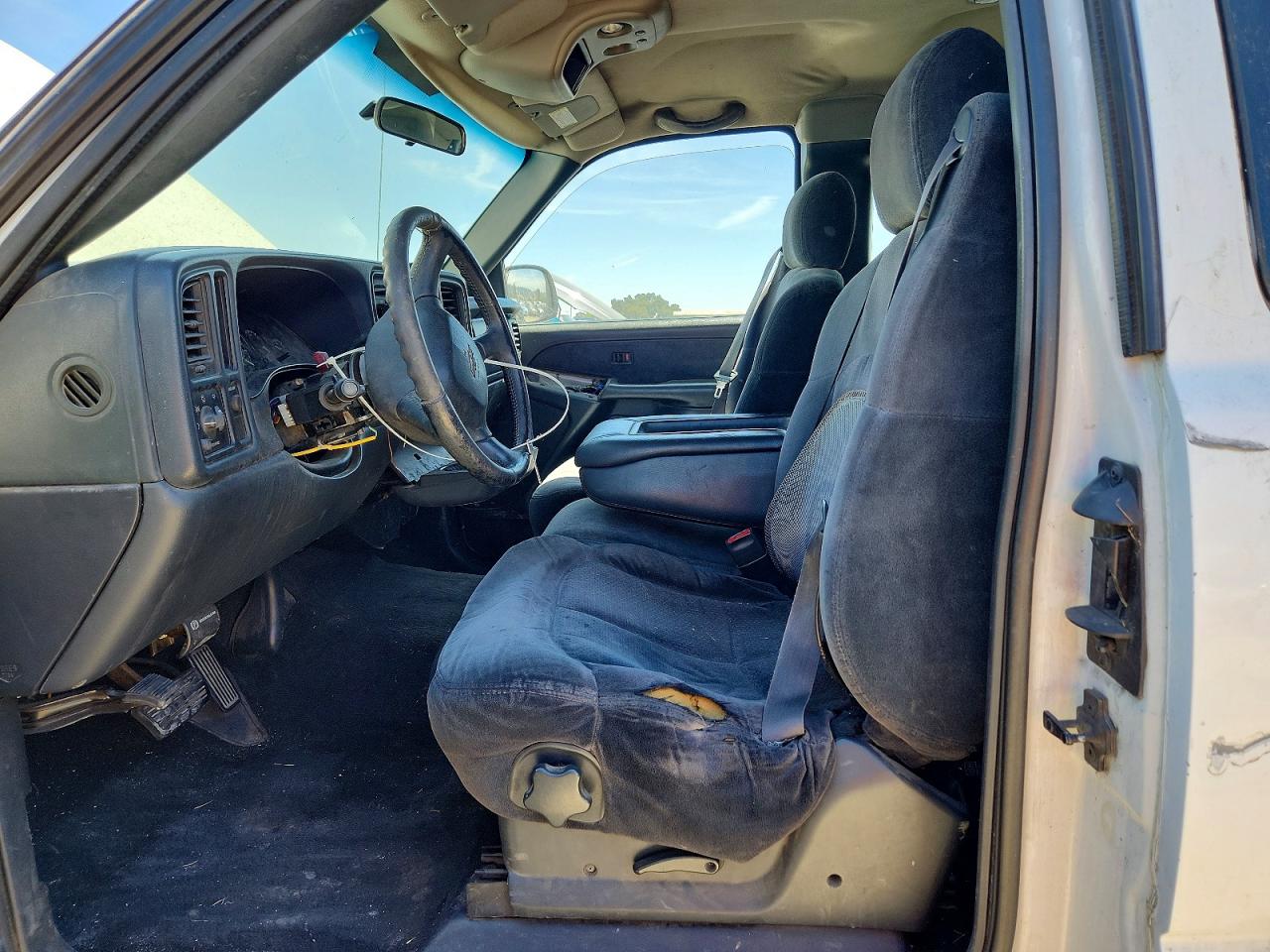 2000 Chevrolet Silverado C2500 White vin: 1GCGC29U1YE417004