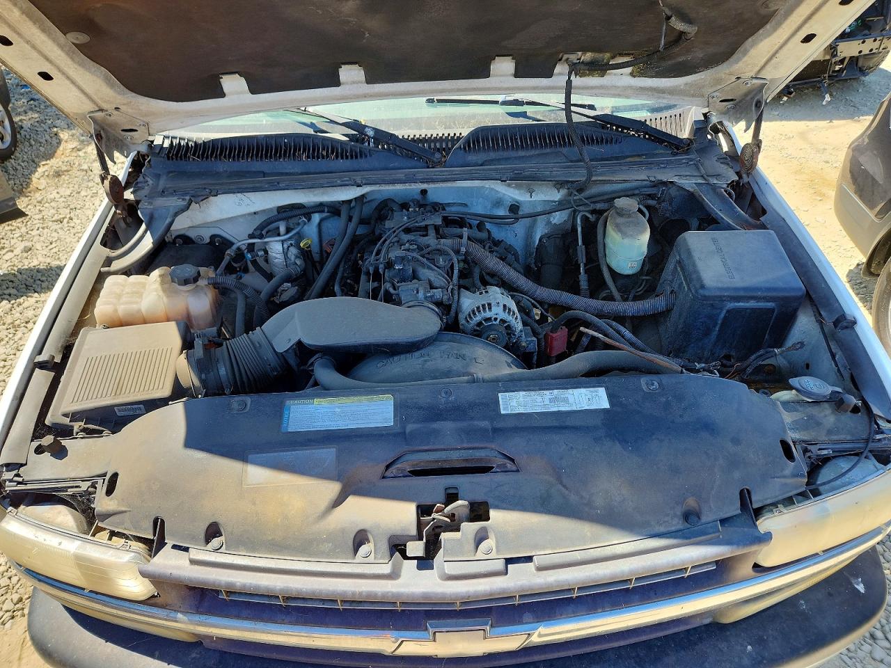 2000 Chevrolet Silverado C2500 White vin: 1GCGC29U1YE417004